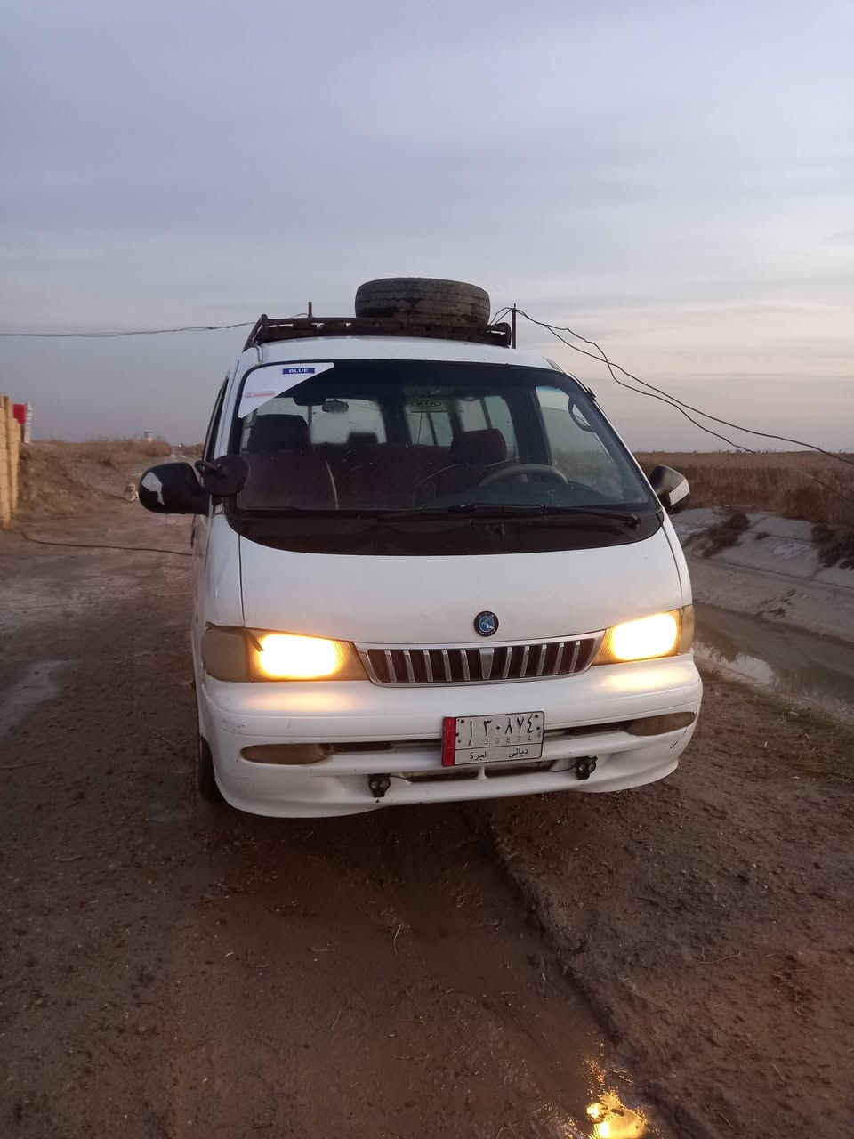 سياره للبيع موديل ٩٨ بسمي مصفرة السعر ٥٥ وبيها مجال  مكان دجيل هاتف  ***********
