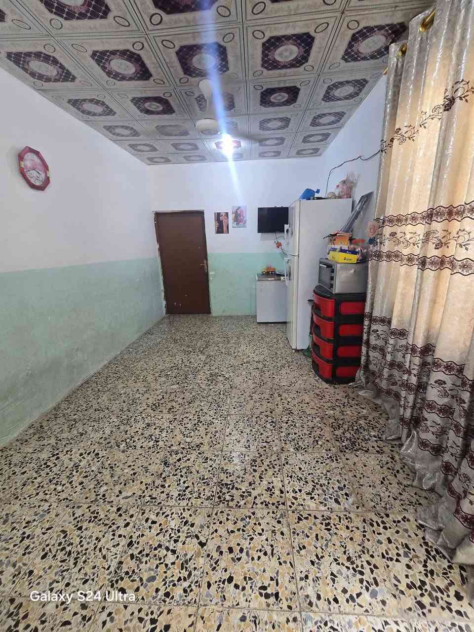 بيت للبيع 
 المســــاحة⚜️  100 متر 

الواجهه 5 النزال 20

طابو زراعي وقرار محكمة 🪐

العنــــوان ⚜️  النجف الاشرف // 
 البيت مقابل المطار باب الخروج وتنزل مسافه 200 متر

         🔆  الــتـــفـــــاصـيــــل  🔆
الـبـنـاء  بلوك  درجة أولى 

(( طـــابق واحد)) يحــتوي علئ   استقبال +غرفه  نوم+ صاله+ +مطبخ +صحيات داخليه وخارجية 🏘️ +مكشوفه

البيت تجعيب طابوك وعكاده السكف 
البيت كله سيراميك +كاشي درجه اولى ابو الأربعين 
البيت مصبوغ داخل وخارج 
+ماء +كهرباء 

🔱الــســعـــر  البيت //25مليون مع المجال البسيط

                 
     استفسار اتصل ع هذا رقم ✅***********
