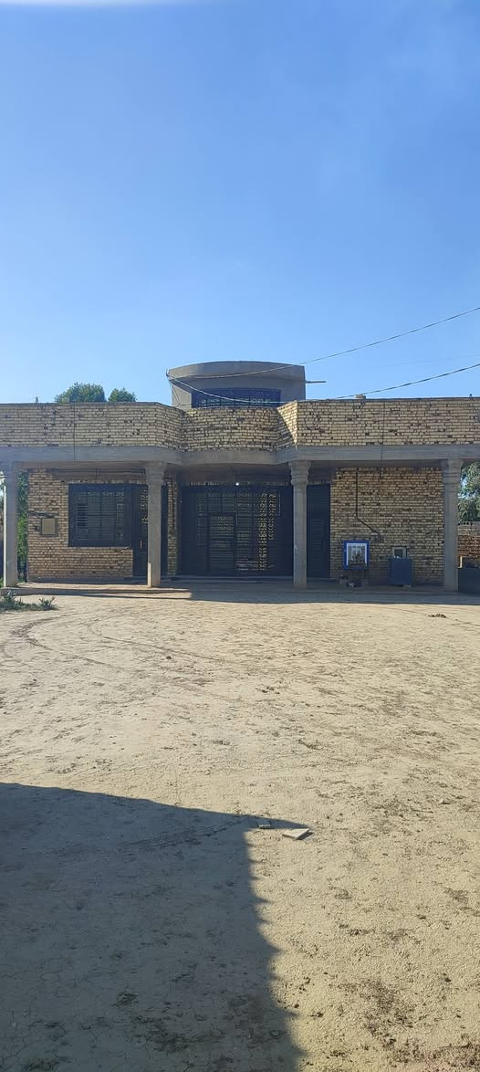 السلام عليكم دار للبيع
قرية سيد طالب المساحة ألف
بناء 300كونكريت درجة إولئ
يحتوي على مظيف10عرض5
غرف عدد2طول6عرض 5
صاله طول10 عرض 5
مطبخ5+5 +مجموعة صحيات
محل بالواجية الاستفسار الاتصال 
***********

***********
