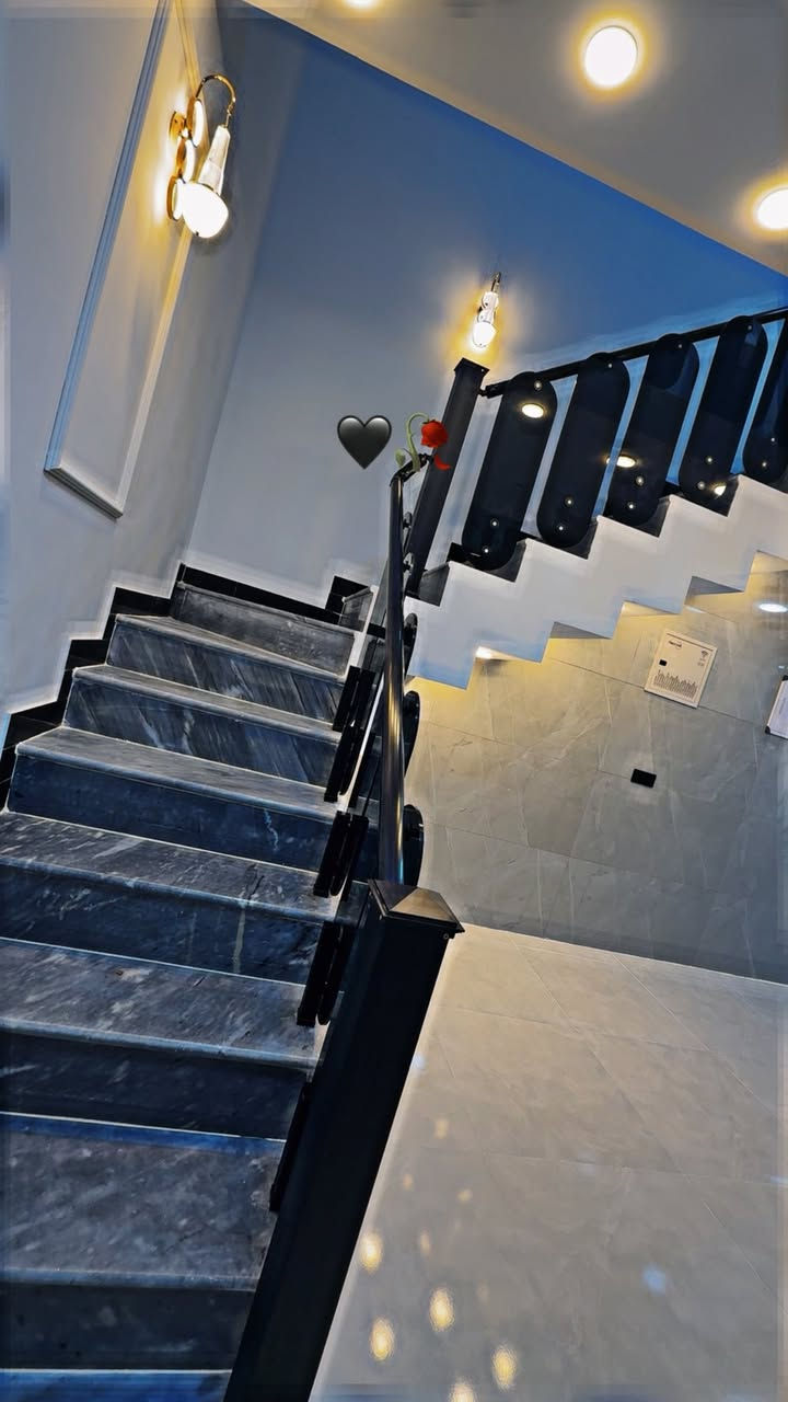 لسلام عليكم 
🏠دار لللبيع# المساحه ١٠٠ متر
الموقع بغداد /الدوره: مجمع السلطان الثالث 
يحتوي على ٣ غرف نوم وصاله واستقبال ومطبخ وصحيات عدد٢ 
البيت باسمي  وبدون دلاليه 
البيت تنازل شركه وبي اقرار محكمه 
شغل درجه اولى  
للاستفسار ***********
السعر ١٣٨ وبي مجال
