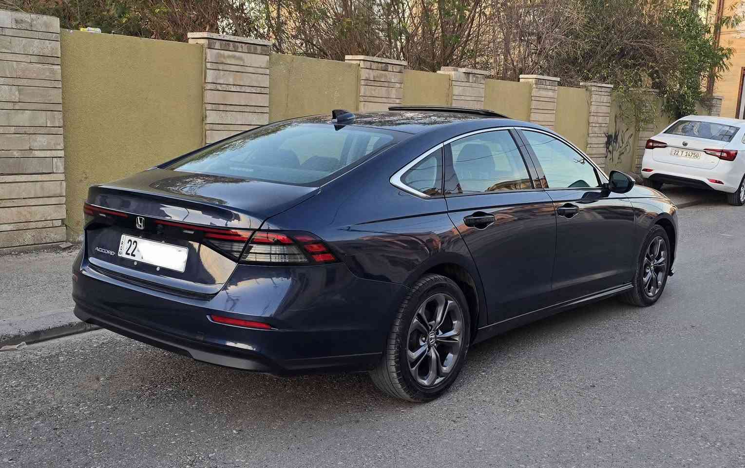 هوندا اكورد EX موديل 2023 
 
السيارة ماشيه 18 الف مايل فقط ومرقمه اربيل.

• مكينة 15T بنزين فقط

•فتحه سلايد 
• رادار امامي
• مانع تصادم
• تصحيح مسار
• مثبت سرعة
• دخول ذكي 
• هندبريك كهرباء
• عداد ديجيتال
• نظام اوتو لايت Auto

السياره وارد امريكي حادثها خفيف جدا الجملغ الخلفي مصبوغ  فقط وهذا رقم الشاصي : 

 1HGCY1F34PA038267

السعر 180 ورقة او بيها مجال بسيط

مكان السيارة محافظة اربيل للتواصل.

***********
