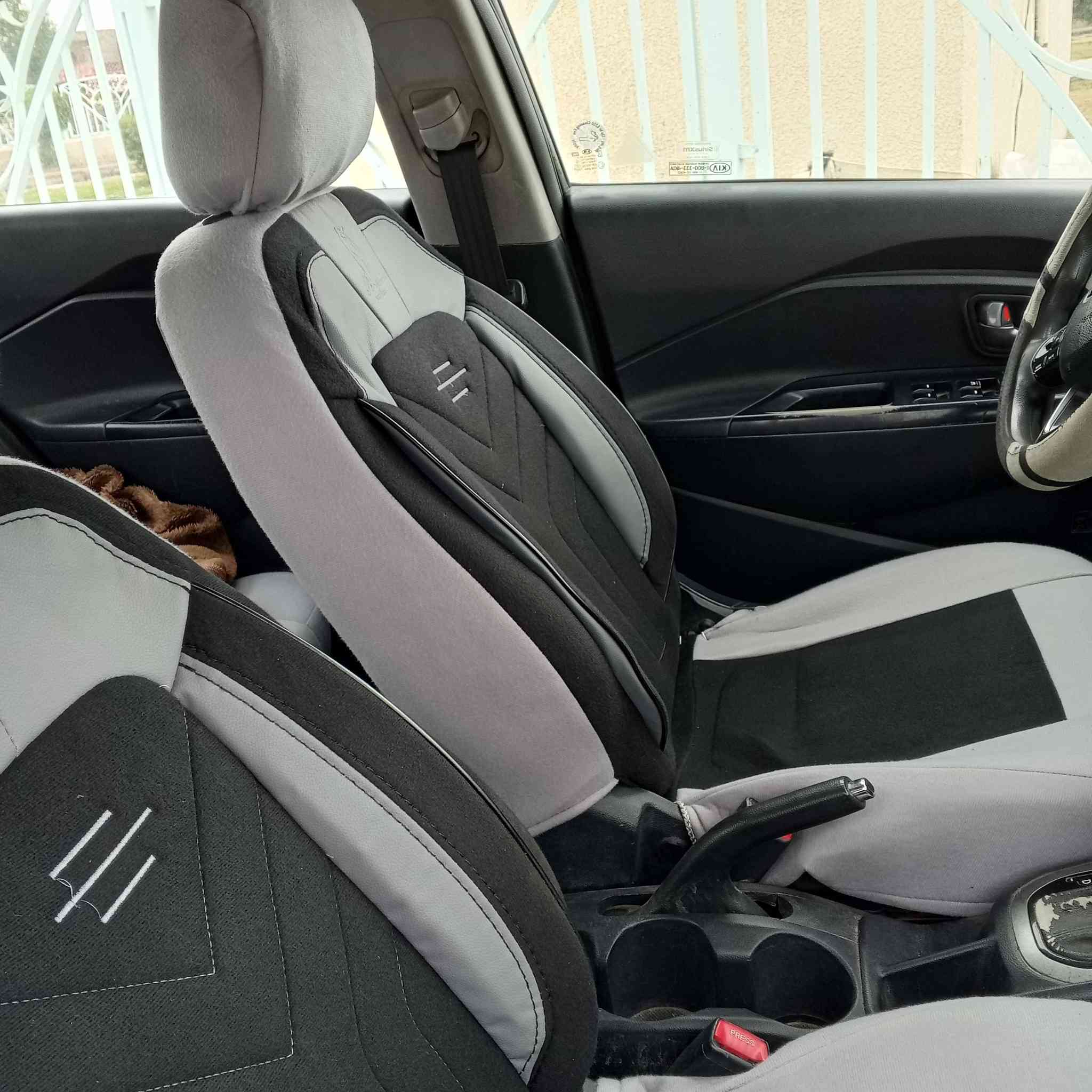 كيا ريو 17 امريكي بيه فقط جاملغ امامي ايسر صبغ بدون دواخل ،شاشه كبيره كاميرا حساس خلفي السيارة جديدة مابيها اي نقص رقم واسط تحويل  مباشرالسعر  85   ***********
