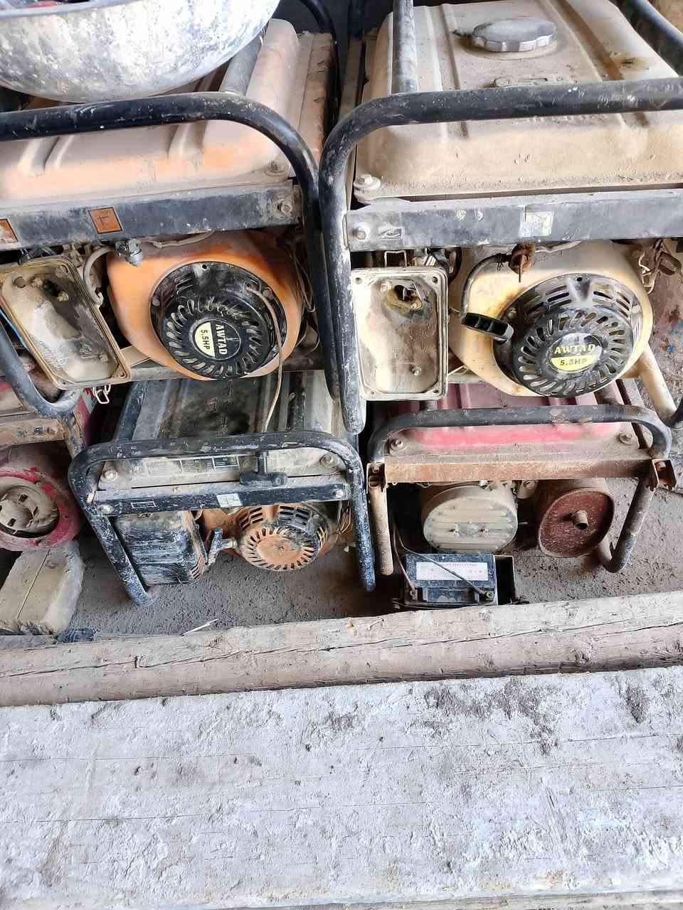 سلام عليكم
بيع شلع
مولدات 5 وحده 12 امبير و ربعه 9 امبير 
وبرميل مي بلاستك عدد7 +برميل حديد 10 
سعر 600 وبيهن مجال 
مكاني بابل شارع 80 
رقم ***********
