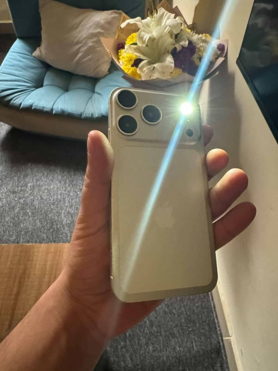 ايفون xs MAX محدث 17 برو ماكس لون سلفر ذاكره 64 بطاريه 100 دبل شريحه 235 مكاني بغداد الطوبجي ***********
