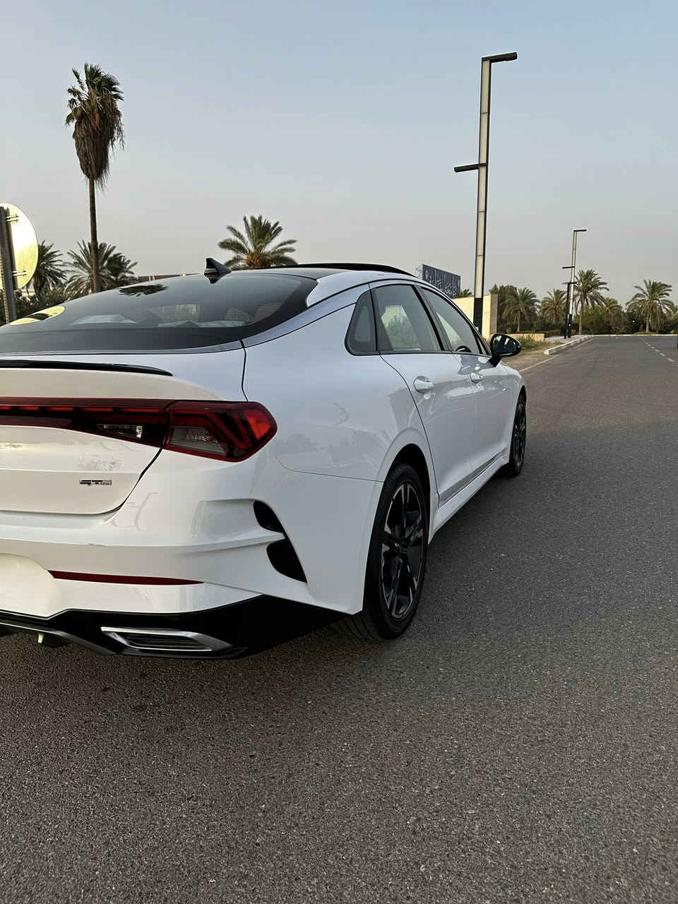 للبيع
Kia K5 GT-Line موديل 2024
وارد أمريكي 🇺🇸
لون أبيض لؤلؤي
مواصفات GT-Line الرياضية
السيارة كلين تايتل 

المواصفات:
• محرك 1.6 Turbo
• نظام GT-Line الرياضي
• شاشة لمس كبيرة + Apple CarPlay / Android Auto
• كاميرا خلفية
• رادار + نظام الحفاظ على المسار
• Blind Spot (نقطة عمياء)
• تشغيل بصمة + زر تشغيل
• مقاعد جلد
• جناحات رياضية + جنوط أصلية GT-Line
• تحكم ستيرنغ + مثبت سرعة
• السيارة نظيفة وجاهزة للفحص
الموقع السيارة(📍بغداد  السيدية )
للتواصل :***********5
السعر مناسب وقابل للتفاوض للجادين
