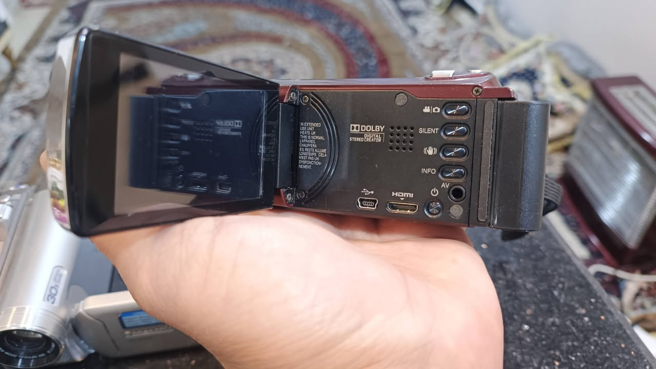 كامرات JVC رقميه شاشه لمس تاخذ رام صناعه ماليزيا، و باناسونك كاسيت 4 ملم صناعه يابانيه القطعتين شغالات (بدون ملحقات و لا شواحن). 
المهتم ينطيني سعر


**إذا كنت صاحب هذا الإعلان وتريد حذفه لأي سبب، رجاءا أرسل رسالة إلى الدعم الفني**