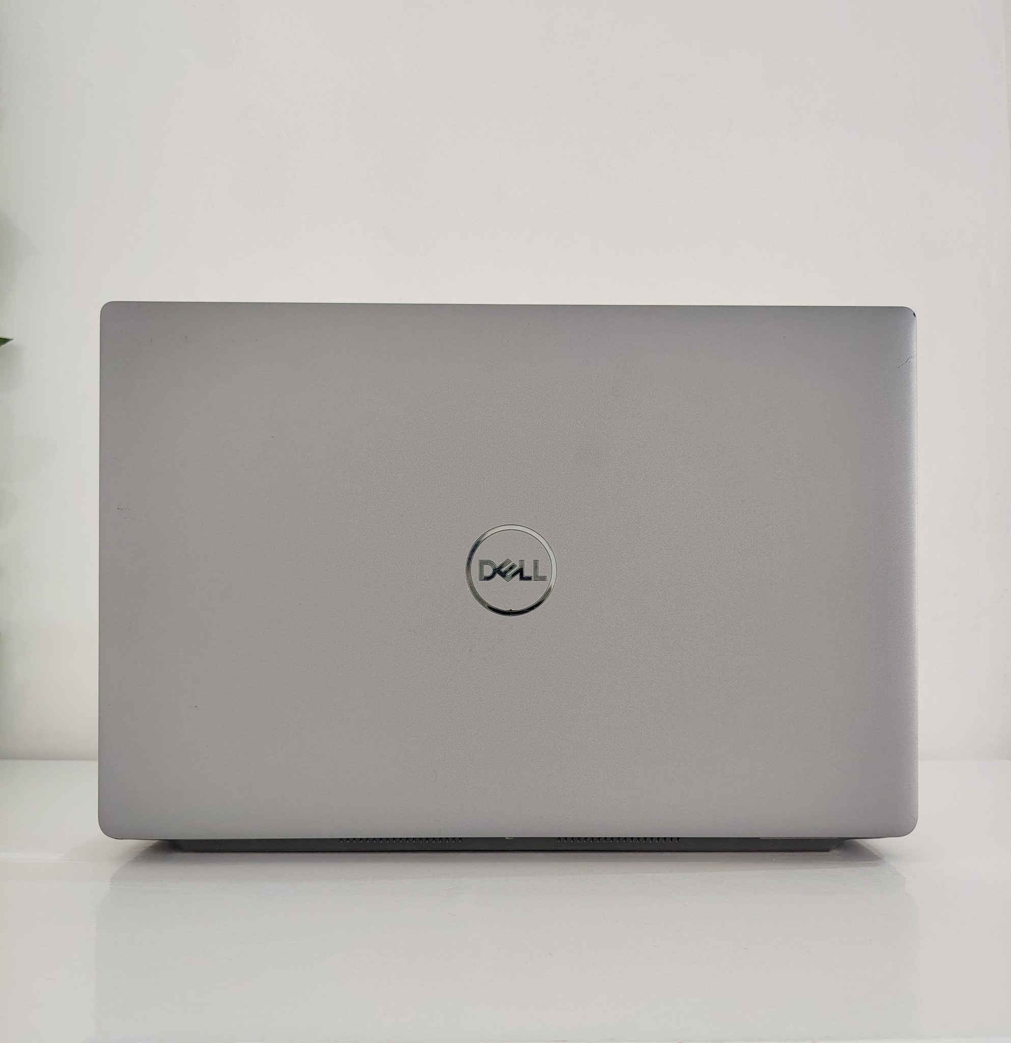 🔥 Dell Latitude 5531 الوحش العملي والأداء العالي 🔥

✅ المعالج : i7-12800H جيل 12
✅ عدد الأنوية : 20 CPUs
✅ الرام : 16GB DDR5 4800 (قطعتين)
✅ التخزين : SSD NVMe SK hynix
✅ بيه قطعتين هارد والمجموع 512GB

🎮 كرت شاشة Intel Iris Xe 8GB
🎮 كرت شاشة NVIDIA GeForce MX550 2GB

🖥 شاشة FHD واضحة ونقية
⌨️ كيبورد ستيكر ضوئي عربي إنكليزي
🔋 بطارية جديدة اكسلنت تقره 100%
✨ الجهاز نظيف جداً ونفس الصور تماماً
💯 الهدايا والملحقات(شاحن اصلي+ماوس+حقيبة+ماوس باد) 

💻 مناسب للشغل، التصميم، الدراسة، والمونتاج الخفيف والمتوسط

💰 السعر : 610 ألف فقط

📍 مكتب المهداوي لتجارة اللابتوبات المستخدمة
🚚 توصيل لكل المحافظات
🛡 ضمان حقيقي 30 يوم
⭐للطلب على رقم الهاتف *********** او مراسلتنا على الصفحة

