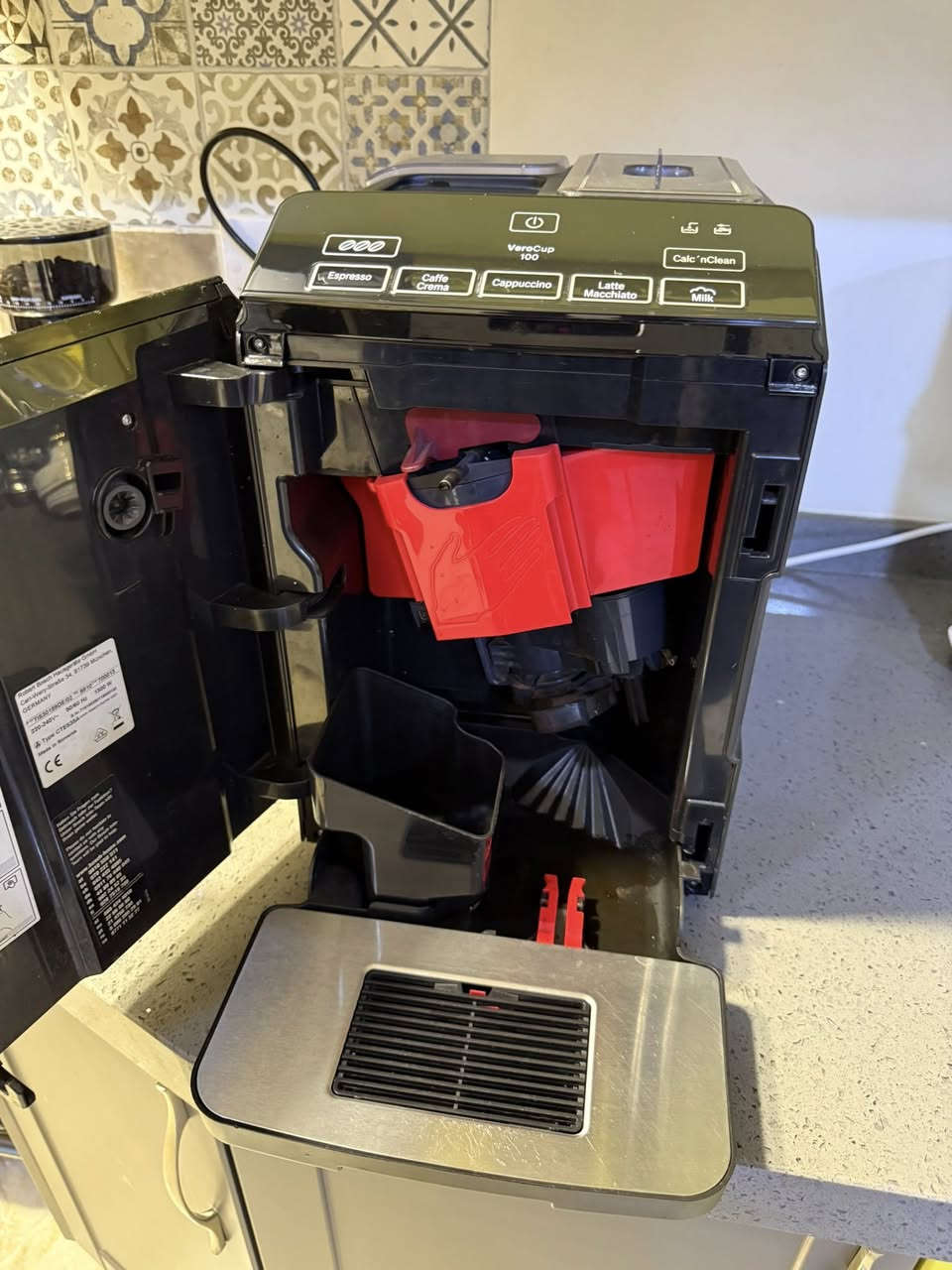 السلام عليكم ماكنة قهوه ماركة بوش السعر 330 الف دينار  رقم الهاتف ***********
