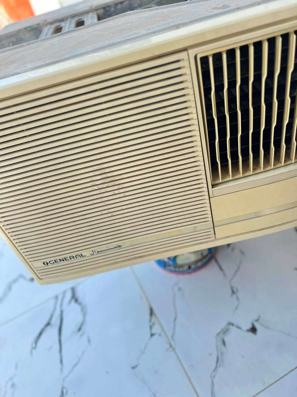 مكيف جنرال شغال بس هواء مو بارد السعر 150مكان القرنه
***********
