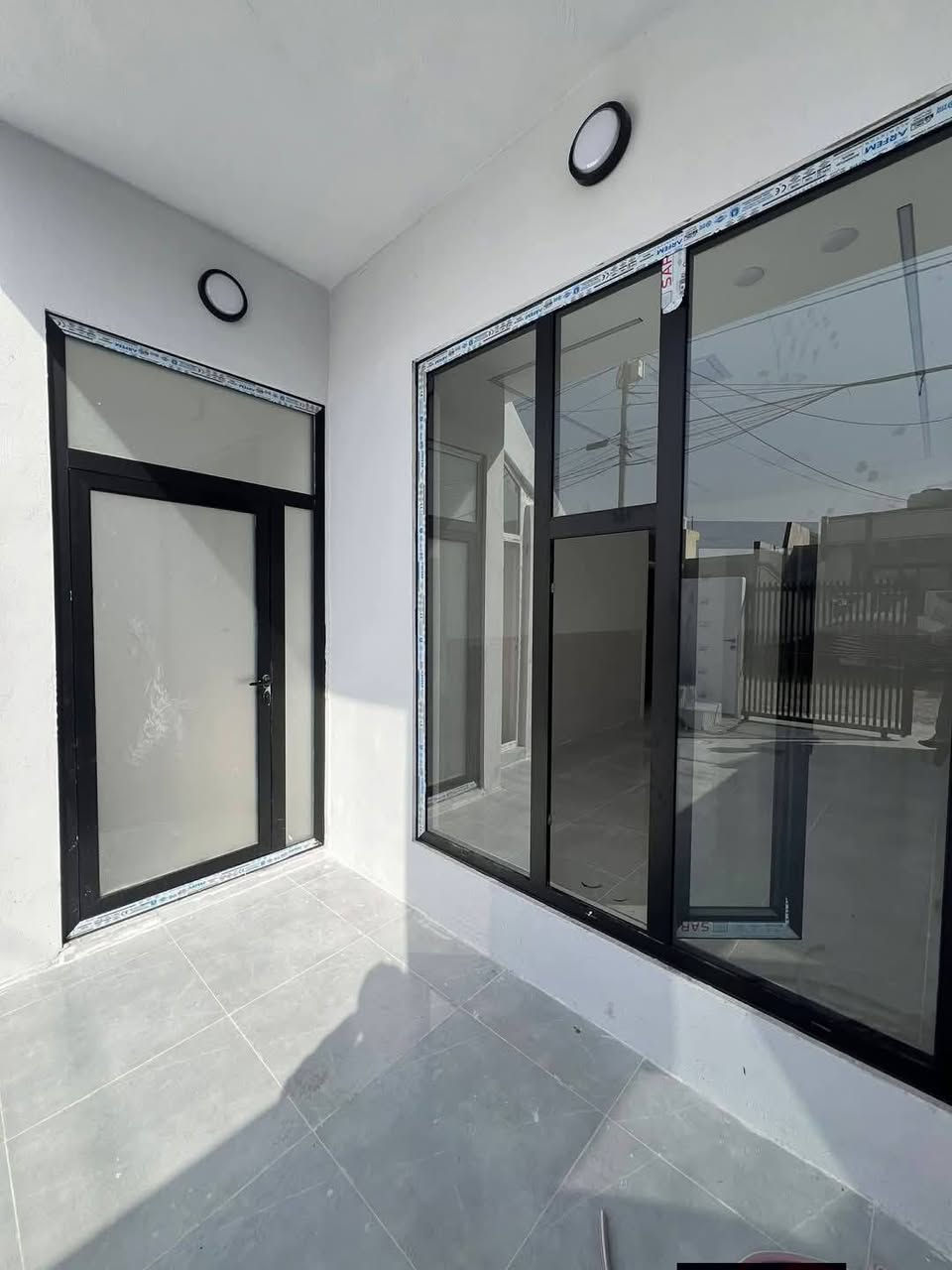 هات هات خانوی هەرزان و نایاب خانوویەکی زۆر هەرزان و گونجاو 
سلام علیکم نرخی

 نــرخــی تـەنـهـا 230 گــەڵا و مـعـامـەڵـە مزگەوت بەرامبەر ئاسایش بەم دیوا 👉👉

#خانووی_نایاب بۆ فرۆشتن ⛪💒
ناونیشان 📍کەلار _ ناحیەی ڕزگاری (سموود) 

🔴 گەڕەکی ئاوباریک نزیک مزگەوتی عومری خطاب🌆🌃  
🔴ڕووبەری 5 بە 20 = 100 مەترە 📏📐
🔴 ڕێگەپێدانەوبەشەردی وەکالە 🖼️
🔴 شوێنێکی زۆۆر خۆش و دڵگیری هەیە. 
🔴 کامل ژوورەکانی 1.20 کاشییە ✅
🔴 کامل ژورەکانی مغریبیەو دکتە💭
🔴 نزیک هەمووخزمە گوزاریەک  🛍
🔴هەموو مواسەفاتێکی تیاکراوە🎁

🔴 ژوورەکانی ئەم خانووە پێکهاتووە لە ⬇️

🔵 میوان 🪑🚪
⚪ مساعد مطبخ 🍽️🫖
🔵هۆڵێک 🖼️
⚪ژوورێکی نوستن 🛋️🛏️
🔵ڕۆشنایی 🪟
⚪ مشتەمەلات 🛁🚿

بۆ زانینی نرخ 💵پەیوەندی بکەن بەم ژمارانەوە 📲📞📳

ز.م***********عقاراتی شاهۆ
