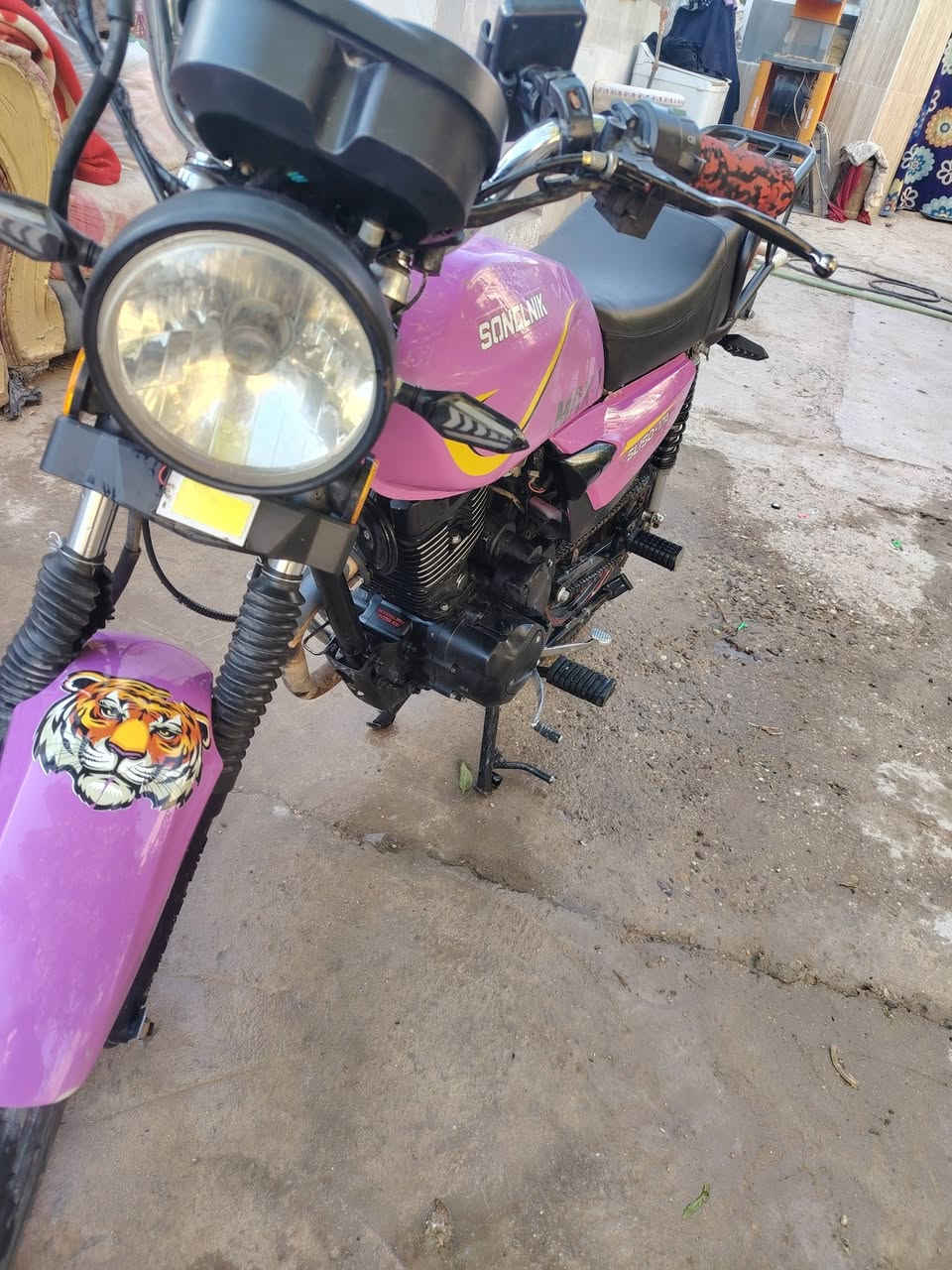 سلام عليكم دراجه سونك ماكس موديل2025 ماصارلهه هواي من طالعه كهربائيات كلها شغاله مكينه مامفتوحه اوراق اسكنر دراجه كلش نضيفه ما ناقصه اي شي مكاني حله شارع80// ***********
