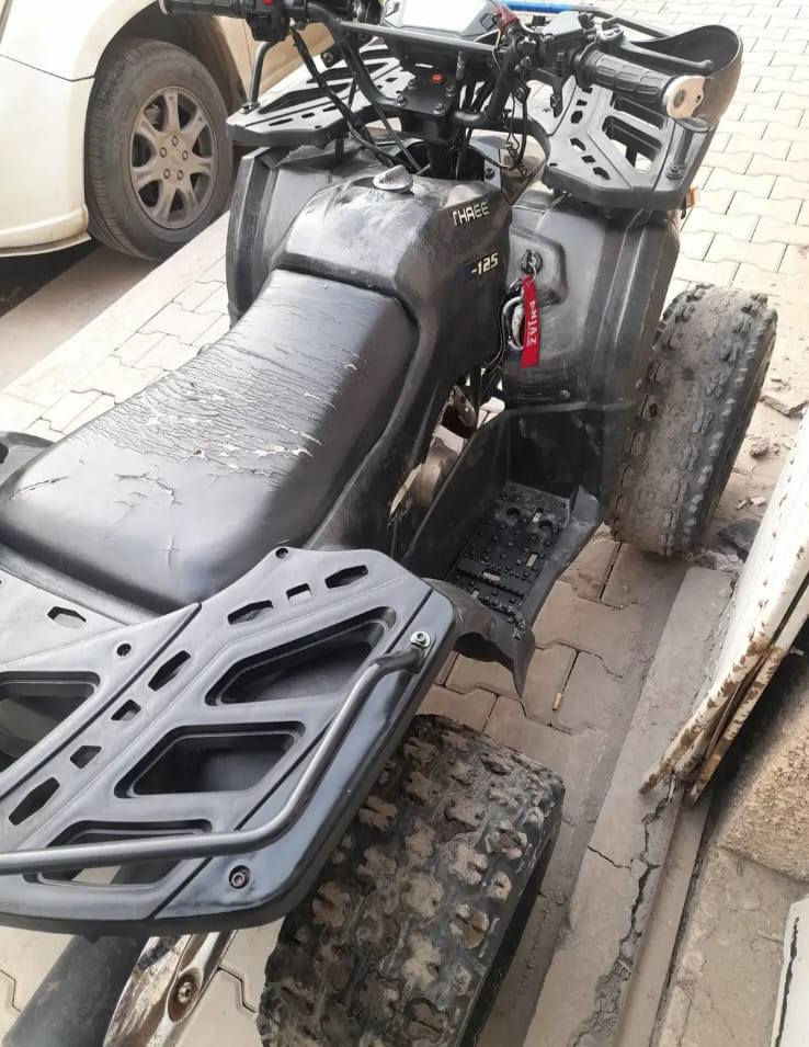 السلام وعليكم دراجة رباعية موديل 2024 دراجة جديدة مناقصهة برغي محرك 125cc
صالنصة رياضي طلقات 
شاشة ديجتال 
كير اوتاميتك نضام 
D.N.R
دراجة شلعة ومعدل 
السعر 900وبيها مجال 
مكانها بغداد زعفرانية 
للاستفسار ***********
