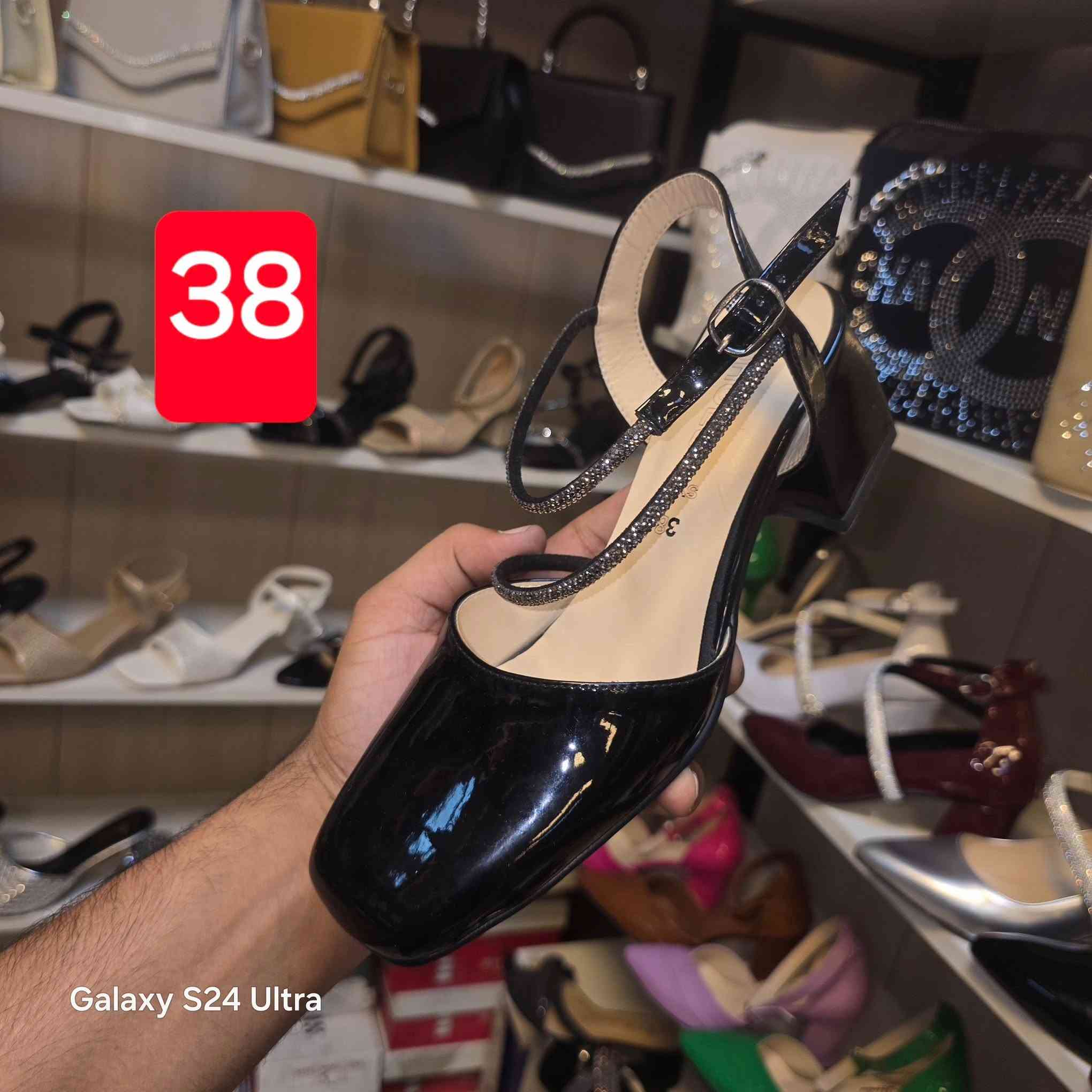قطع اخيره 
السعر 8 قطعتين 15
يوجد خدمة توصيل 
الحجز فقط واتساب 
***********
