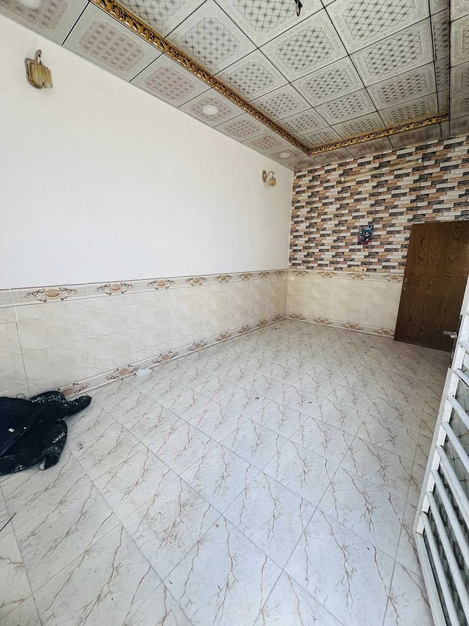 بيت لليجار م١٠٠ متر بحي نداء بل ٥١ ألف وره المصرف قريب عل شارع مجمعات بيتي يجاره ٢٥٠ ألف كل شهر بشهره قفل قفل ٢٥٠ نضيف و جديد البيت فارغ ***********
 ***********
