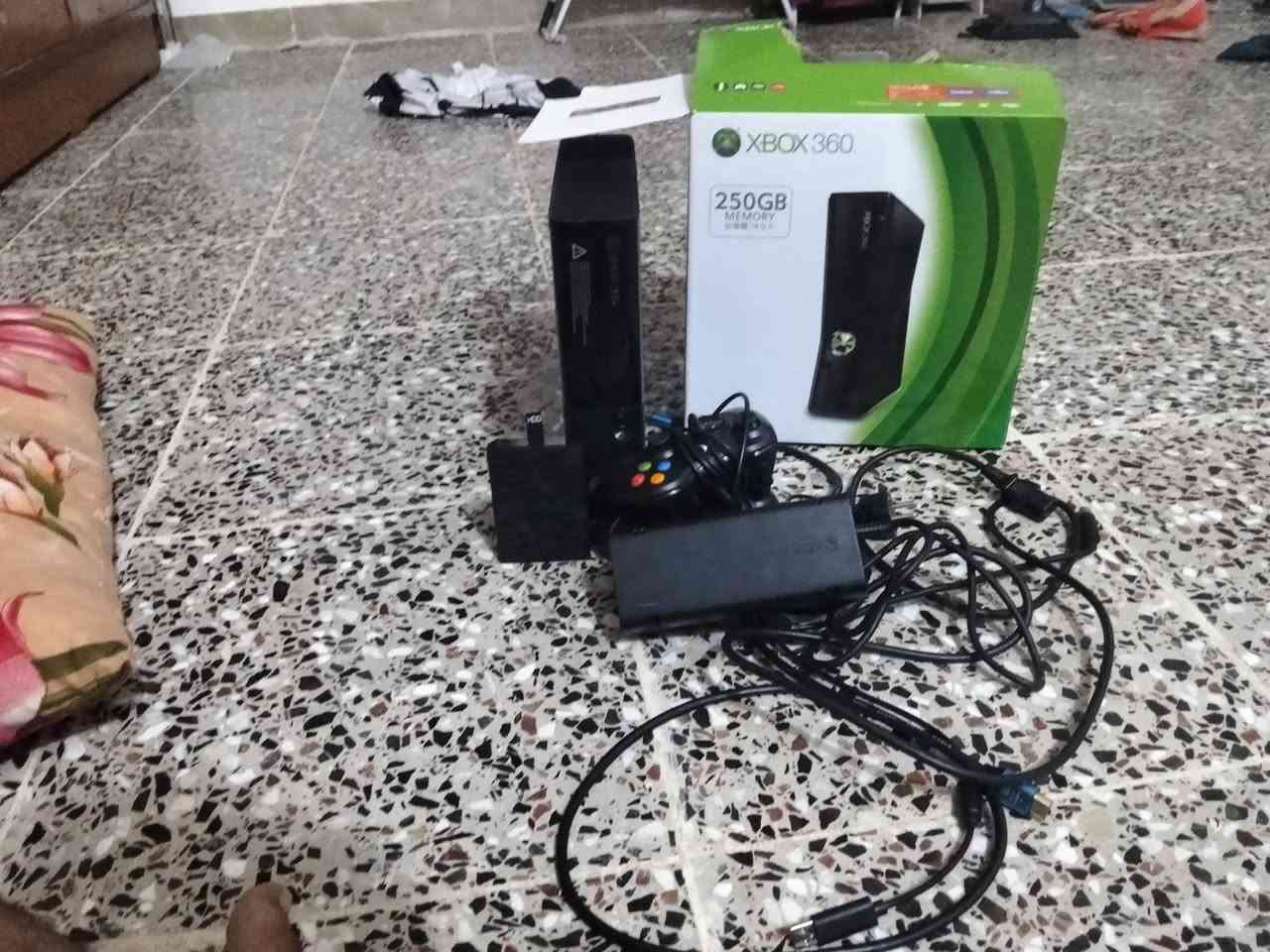 جهاز اكس بوكس 360 نظيف وما مفتوح مفول 
كامل ملحقاته مهكر وبي اثنين هاردات الهارد الاول بي 75 لعبه والهارد الثاني بي 245 لعبه فول نظيف الاتصال واتساب ***********
