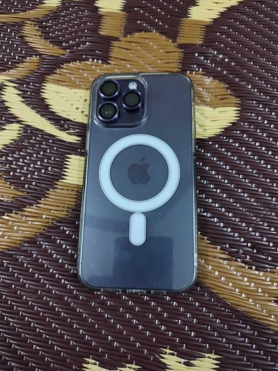 السلام عليكم ايفون ١٤ برو ماكس  دبل سيم كارت z السعر 850مراوس هم يرهم 15او16 ***********
