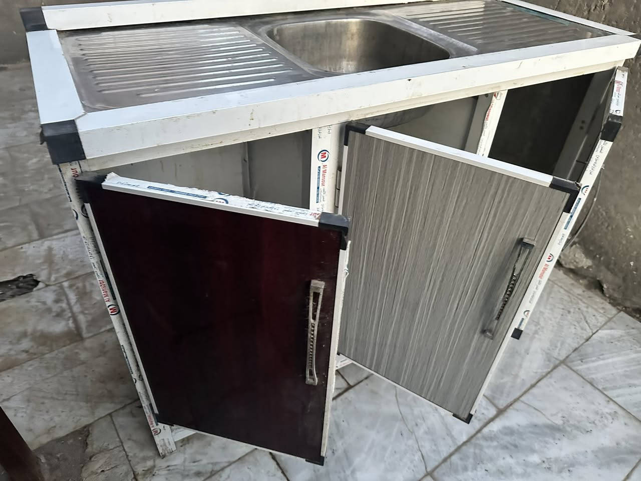 للاستفسار ***********
كاونتر سنكي للبيع النضافة كدامك  
مكاني الرميثة
