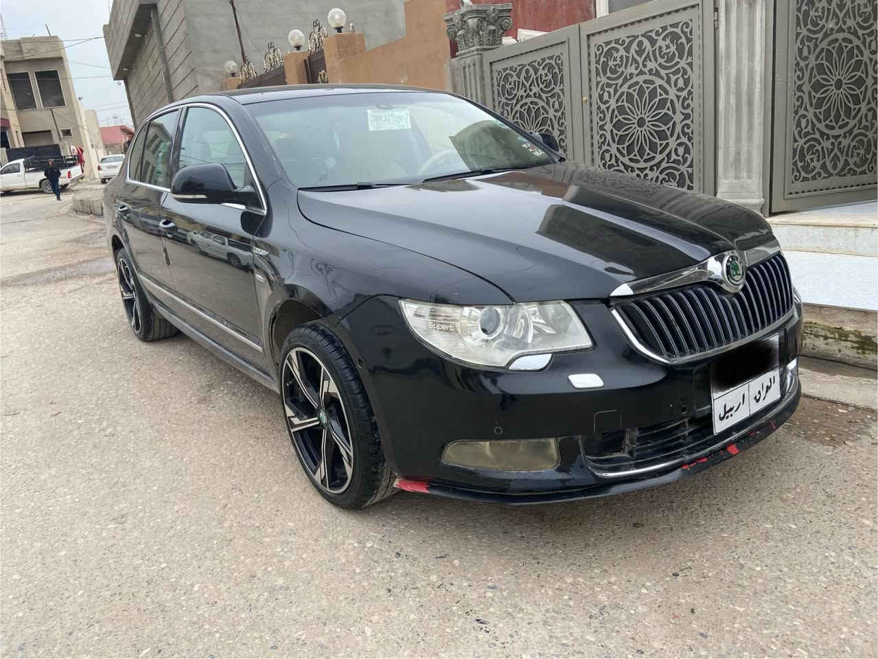 سكودا سوبربي 2013بي توربو رياسي
قبات موصفات فول فول
1قطعه بغه بي داخل 
كيرومحرك بشرط
تحويل بشرط
سلايت طاقه شمسيه
سينك وبشت حساس
قوتيك شفت
صندوق شفت
تحديث سرعه 
تحكم استرين
اوتو بارك
سيوانا روز رايز
ويل كب كروم تخم تاير جديد
سياره بي مسرفه
سعر75ومجال
***********
*********** سميل, دهوك

