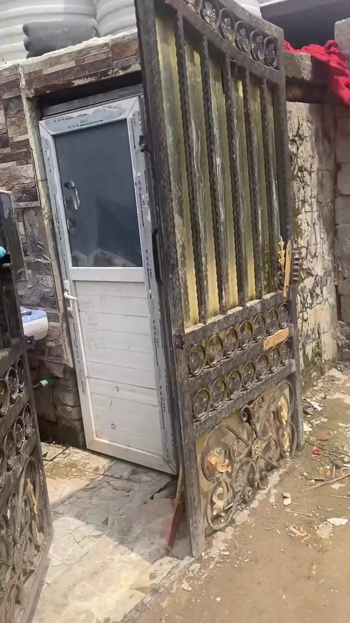 بيت نص قطعه شارع حسن باتو ل الله يرحمه للبيع مساحه 95متر الداونم  رقم الهاتف***********  السعر ادخل على  هذا الرقم واتساب
