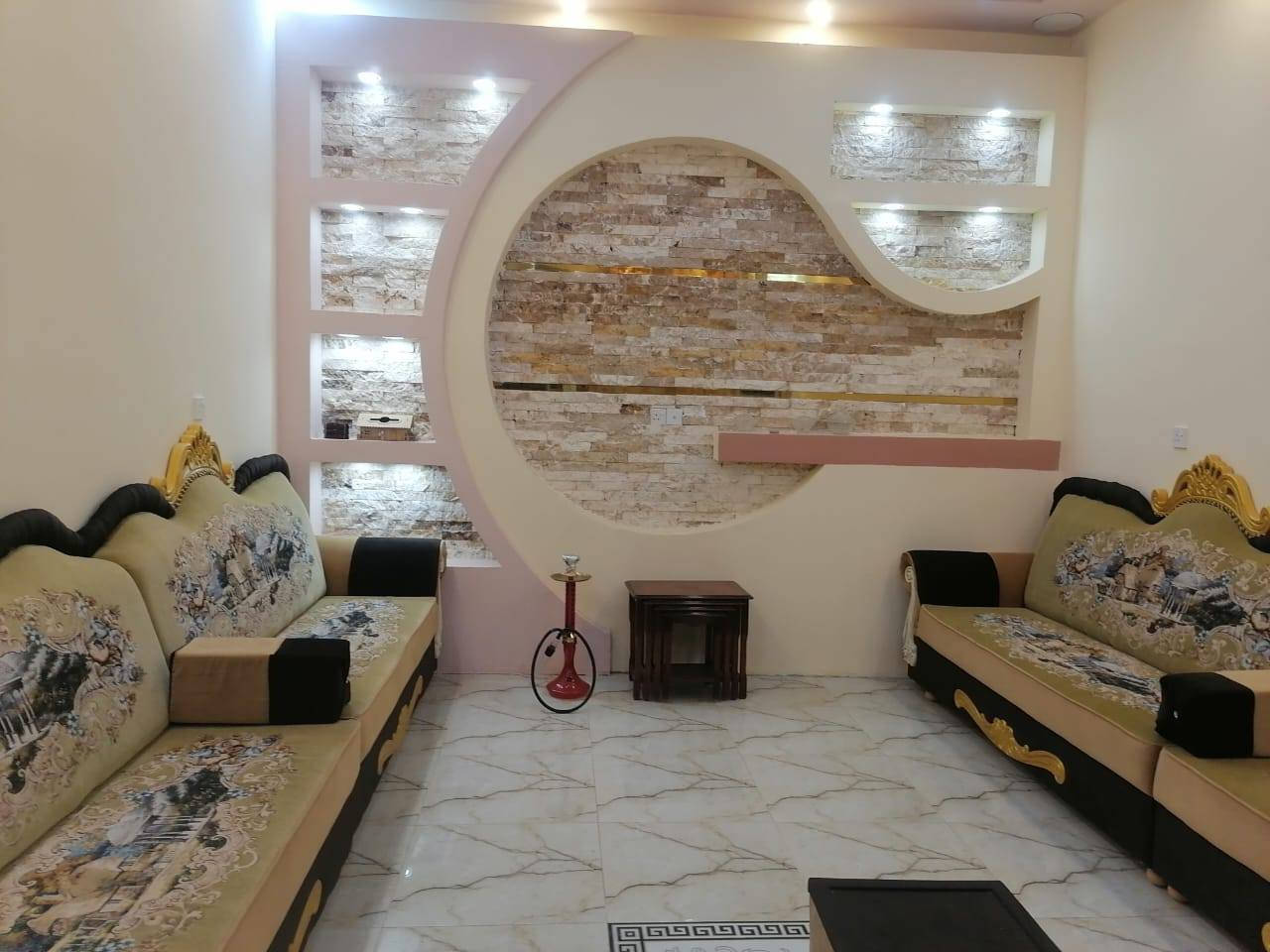 🏡 دار سكن
📍 الموقع: حي الأمين الثانية
📐 المساحة: 200 متر
🏠 الطابق: طابق واحد
✨ التفاصيل:
 • غرفتين نوم 🛌
 • صالة
 • مطبخ (حار وبارد) 🍽️
 • استقبال واسع
 • صحيات داخلي وخارجي 🚿
📞 للاستفسار والتفاصيل:
***********
