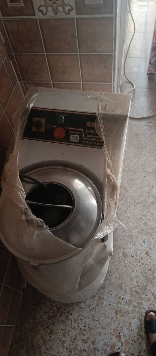 السلام عليكم اغراض مطعم البيع ***********
