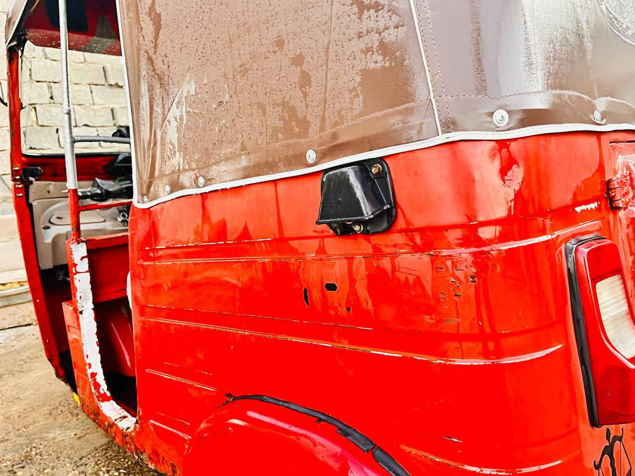 سلام عليكم تكتك موديل 18 مكينتها مال 21 بجيس رقم واسط لوحات طالعه تحويل ثاني يوم تكتك جاهزه من كلشي من ايدك لشارع . ***********
