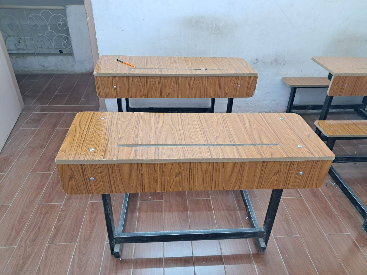 السلام عليكم 
اغراض مستعمله نضيفه 

الميز المكتبي ب٦٠ 
الرحلة ٢٠
السبورة هاي اكبر قياس ٦٠
والكرسي ابو الرحلة ١٥ هو والكراسي وكلهن نظيفات

الرقم للاستفسار ***********
