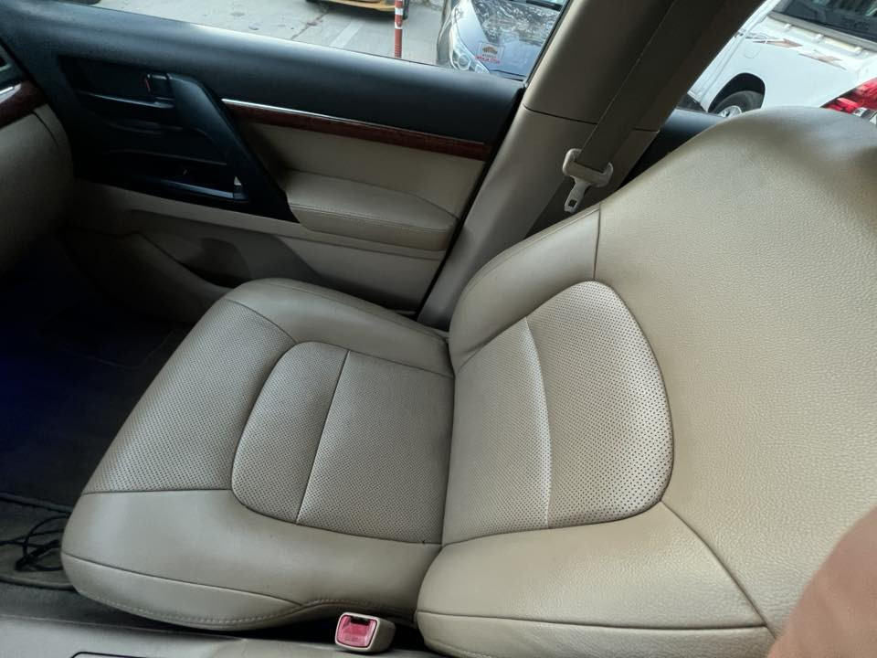 للبيع 🚘  
لاندكروز 2015 بريم فول مواصفات  

✔ فتحة سقف  
✔ سلايد  
✔ كاميرة خلفية  
✔ شاشة  
✔ حساسات أمامية وخلفية  
✔ فور ويل  

السيارة جديدة بمعنى الكلمة، كفالة كير ومحرك بشرط الفحص 👍  

📍 الممشى: 170 ألف  
📍 بيها صبغ جاملغ خلفي يسار + بارد بنيد  
📍 الموقع: بغداد - البنوك  

💰 السعر: 38 ألف دولار  
📞  أكو مجال بسيط للشراي   

للاتصال: ***********
