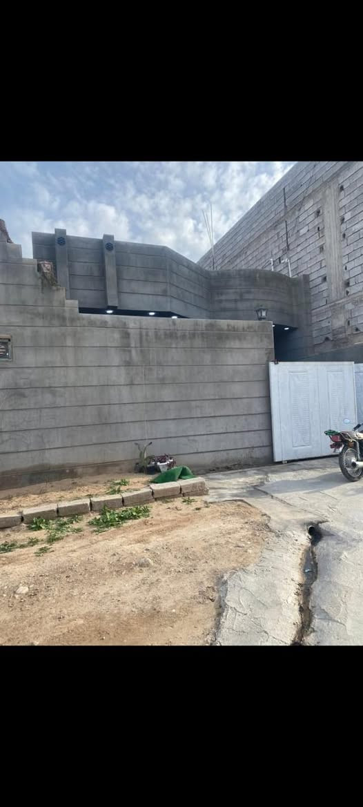 دار للبيع 🛤️🏦
رقم بلديه

الموقع/ حي حسن المجتبى👈 خلف تربيه  

مساحة متر. 150
 

لاستفسار مرجعة مكتب الجوهرة لعقار 📍

مقابل عمارة الحافظ 🏛️

☎️***********📞
السعر 💵75مليون
