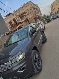Jeep 2019 رقم ديالى بحاله وكاله سياره جديدة ضررها قطعه وحده بدون دواخل...