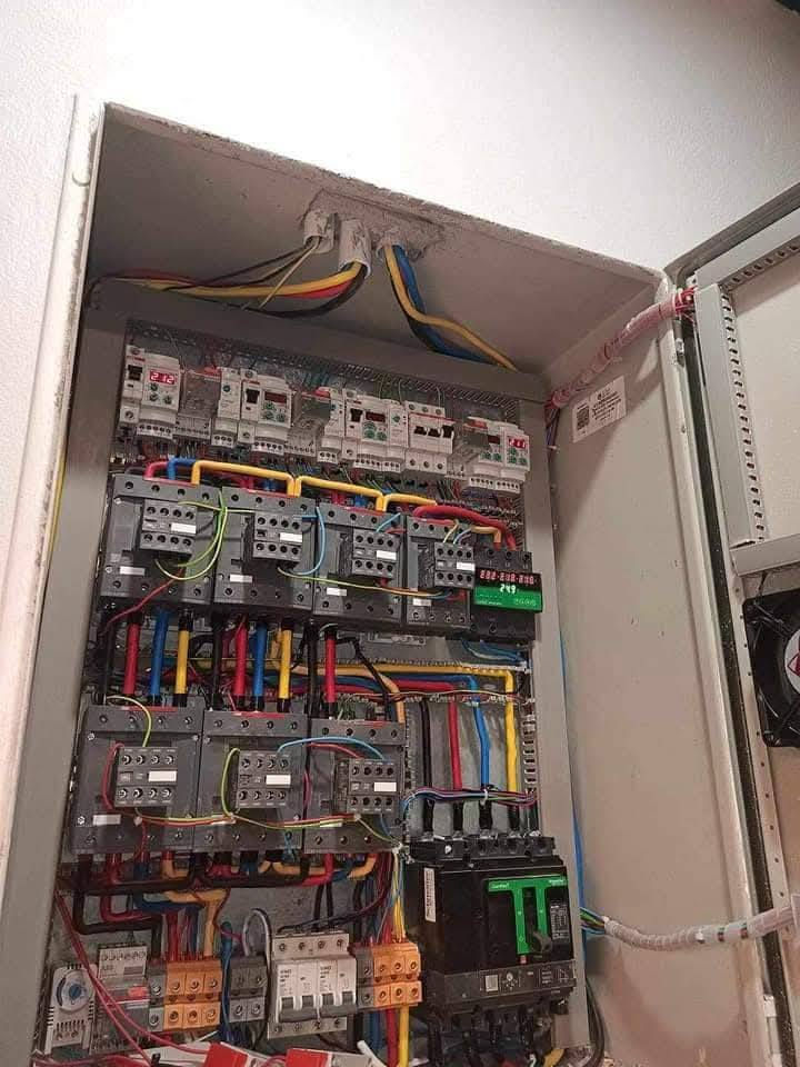 السلام عليكم ورحمه الله وبركاته
بعد انقطاع طويل وبعد المرور في حاله صحيه والحمد لله عاد العمل من جديد واسال الله الرزق الحلال ان شاء الله اخوتي العزاء هذا  جزء من عملي والحمدلله 
مستعدون لعمل كافه بوردات ال ATS ومنظومات الحرائق وكافه بوردات السيطره 
والمنازل الذكيه سمارت هوم وتشغيل الذكي عن بعد و WiFi منظومات حمايه عامه
 نشتغل صلاح الدين فقط
تواصل معاي 
***********  زين 
*********** اسيا 
#ابو_امجد
