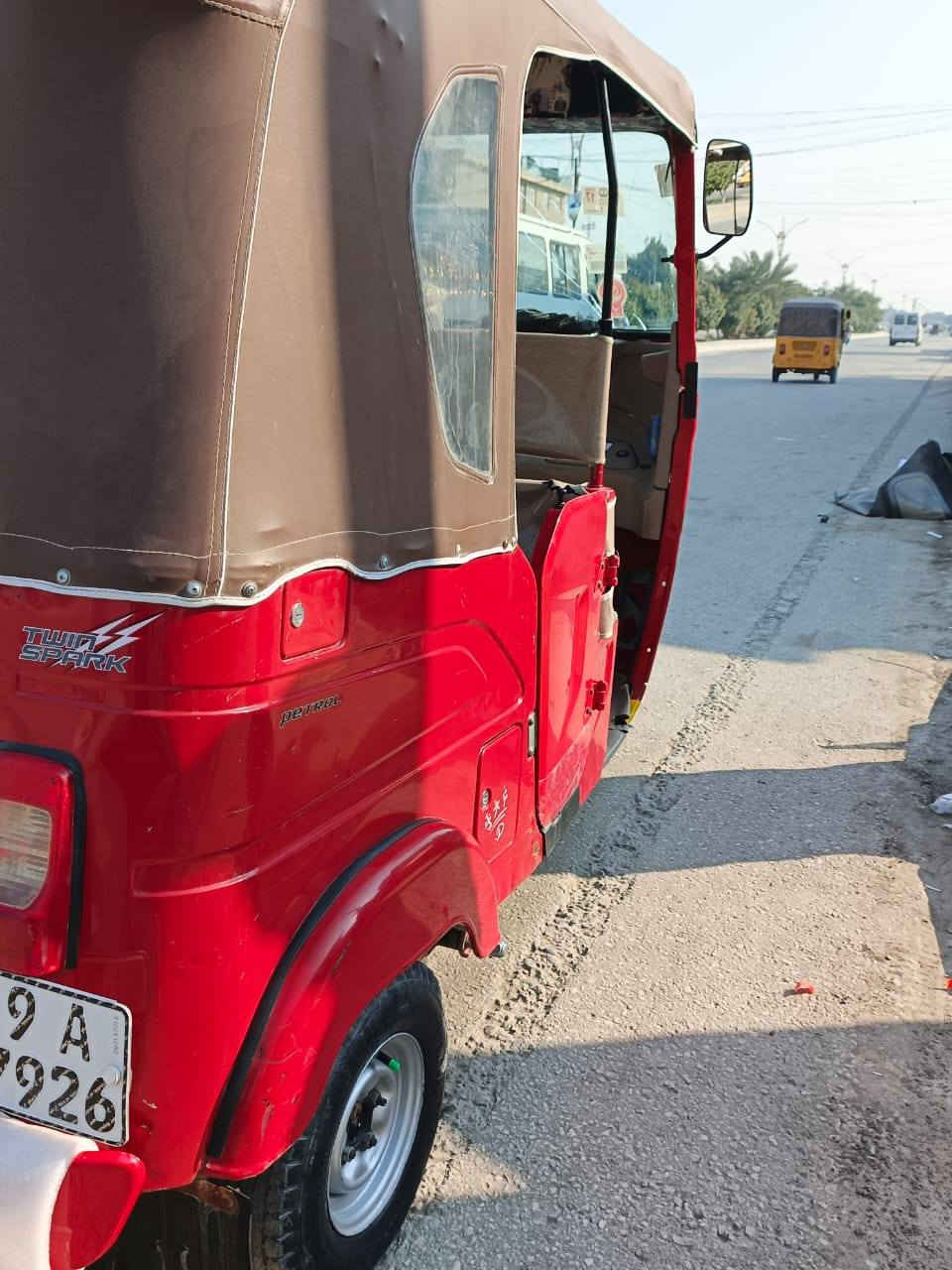 سلام عليكم تكتك للبيع موديل 22رقم وسنويه نكليزي هسه جديده مداور ثاني يوم تكتك كفاله عامه 
سعر 8750 وبيه محال قليل 
للاستفسار الاتصال عالرقم ***********
مكاني كربلاء
