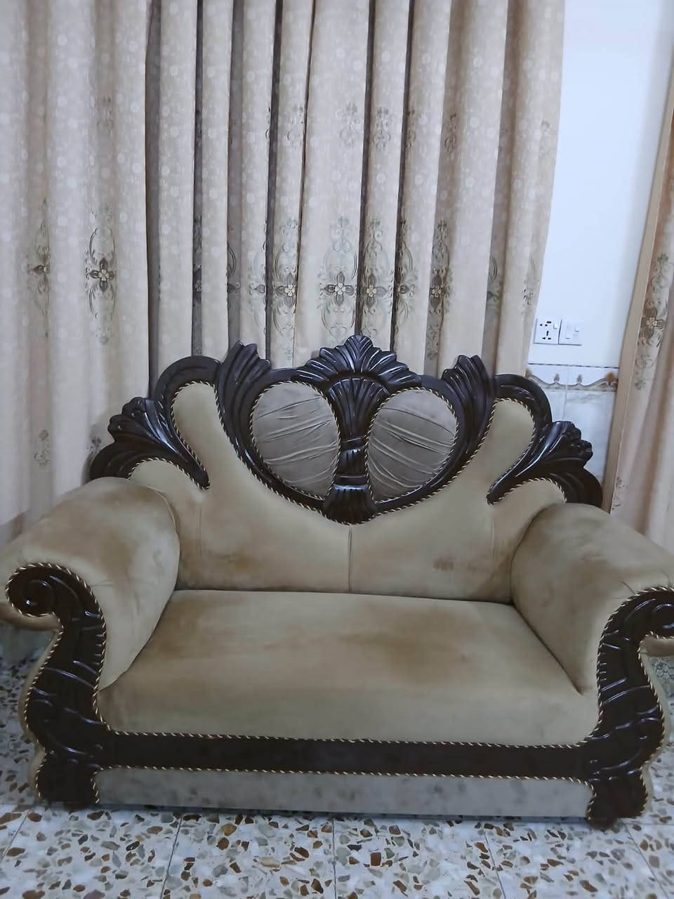 للبيع 9 مقاعد شغل عراقي السعر وات ساب *********** تواصل
