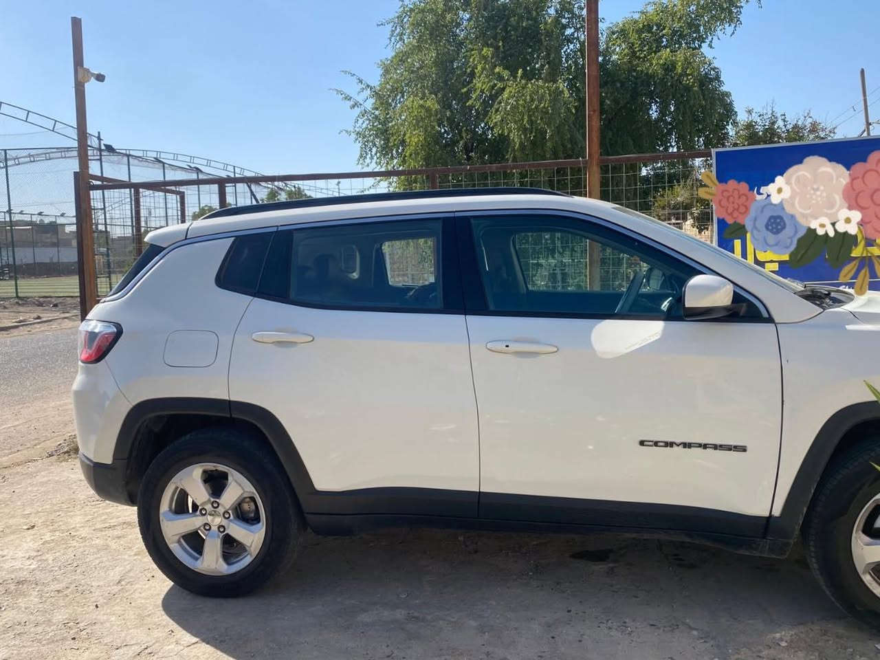 السلام عليكم
جيب كومباس للبيع

موديل 2018

وارد امريكي

مواصفات لاتيود

لون ابيض

كامرة خلفية

كشنات جلد

تبريد ثلج وتبريد خلفي قطعتين

رقمهة بغداد خصوصي

ماشية 97 الف 

السعر 130ورقة وبيهة مجال للطيبين 

موقع السيارة بغداد حي الجهاد 

صور السنوار مرفقة في المنشور 

وشواصي السيارة سليمة 

السيارة نضيفة جداً 

بصمتين احتياطي واساسي 

للتواصل ياما على الماسنجر او الواتساب على الرقم ***********
