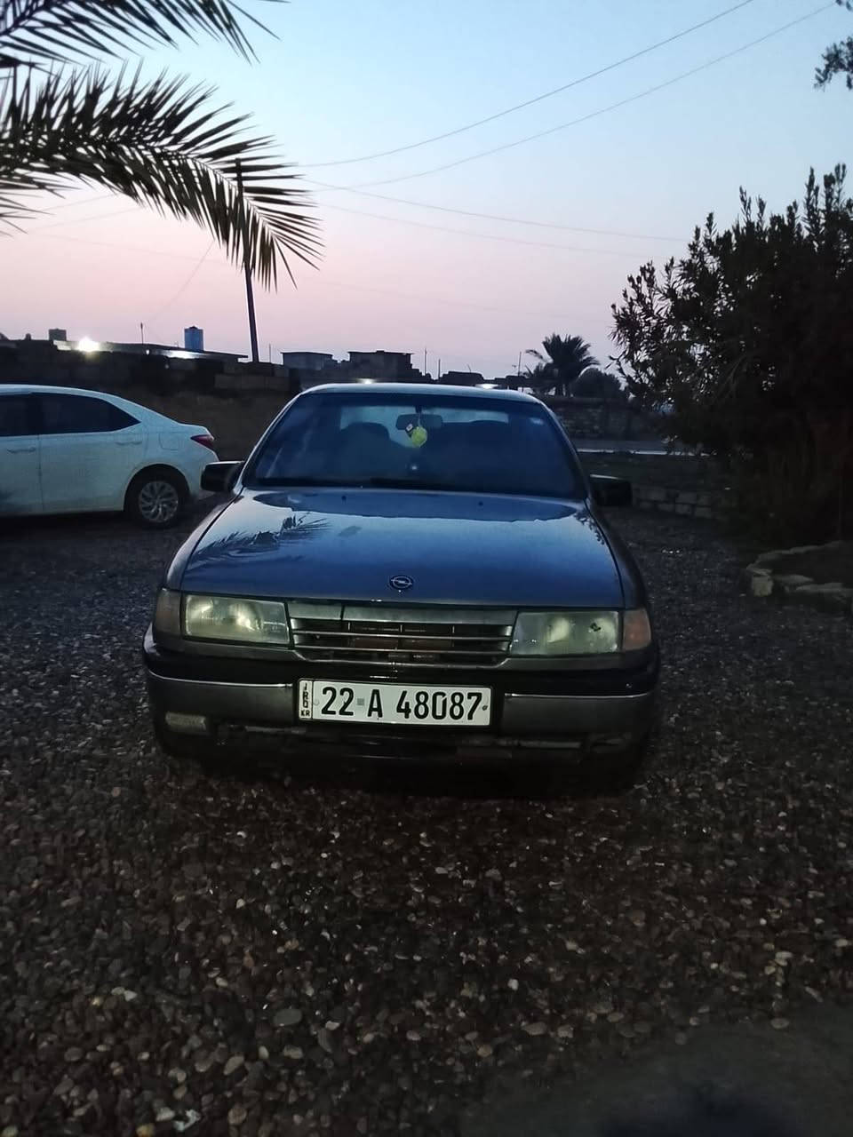 سلام عليكم للبيع فكترا حجم ١٨ موديل ٩٢ لون نفطي رقم أربيل مسطره اني الشرعي شرط التحويل الوكاله سنويه لل ٢٠٢٧ شهر ال٩ مصبوغه جماليه كير شرط محرك معمر رايمن  بي لاستيك كور  سياره جاهزه صدر جدي باتري جديد سياره بالواقع احلا من الصور  السعر ٤٥ وبيها مجال للاستفسار الاتصال ***********
