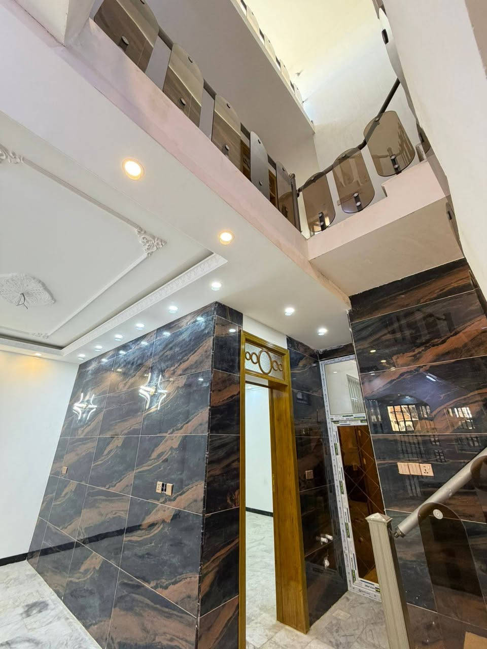 سلام عليكم بيت طابقين ١٥٠ متر حي سومر

حولي مستشفئ الكفيل خلف مدينه الألعاب ضوء القمر

طابو زراعي سند ٢٥ كامل خدمات ماء مجاري كهرباء وتبليط تحويل بسمك وقرار محكمه

البناء طابوك جمهوري درجه اولى
ديكورات مغربيه ارضيه مرمر واجه ملكيه اوربيه

التفاصيل البيت

استقبال وغرفة النوم وصاله ومطبخ وصحيات داخليه وخارجيه ومنور

الطابق الأول

٣ غرف نوم وصاله وصحيات وسطح

الاستفسار ***********
***********
