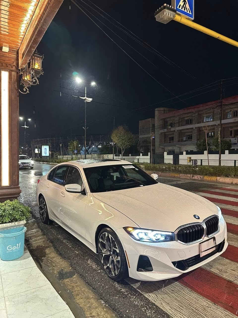 للبيع 

Bmw 330i 2025 
Sport line 
ماشيه الف ميل فقط يعني زيرو 
كشنات جلد هيتر و كهربائي 
ستيرين هيتر 
ليد داخلي 

 السياره بيهه فقط قطعتين تبديل بلادي نفس اللون

السياره بدون صبغ بدون دواخل بدون ايرباك 

للاستفسار 
***********
