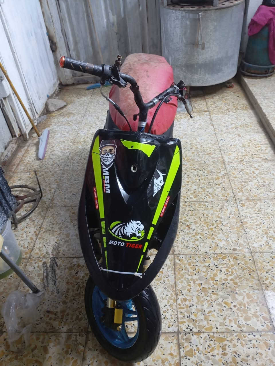 دراجه ماكس مزوده
السلام عليكم دراجه تعمير حلوه بيه تزويد 

1قطره ✨

2يدات ✨

3شيال✨

4 دبلات امامي✨

5 صالنصه fm✨

6 صبغ شاصي ✨

7 بوشه 55 ✨

8 عقل رياضي ✨

الدراجه شغاله ابيعه كايمه ونقص جوزه فقط ❗

السعر 350 الف بيه مجال بسيط 
***********

❗مكاني بغداد حي الرئاسه شارع عشرين قرب افران الزيتون
