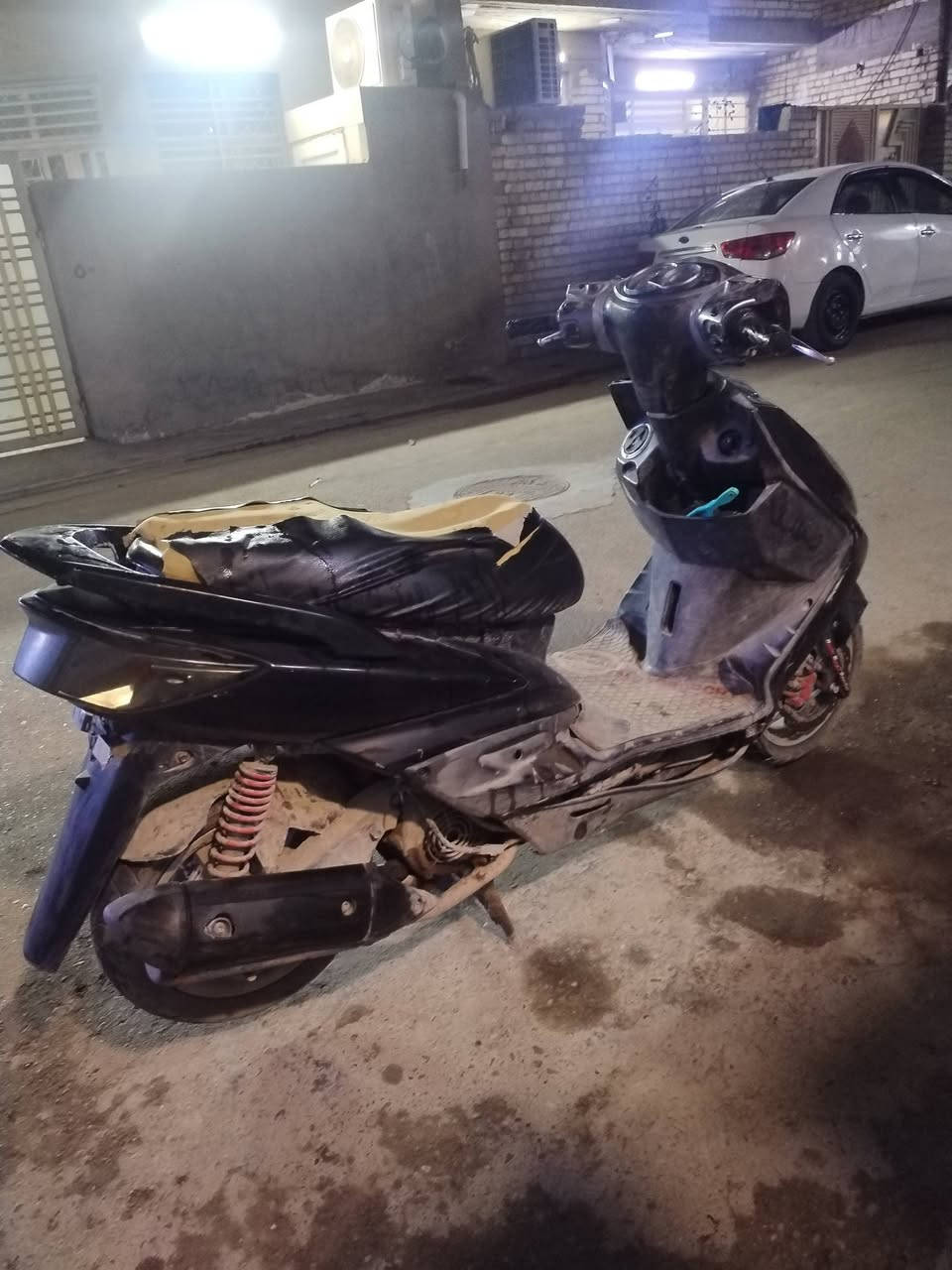 دراجة سكنس فحل للبيع
شغالة مابيهة أي شي 
مكاني الشعب حي البساتين
ب 350 وبيهة مجال 
***********
