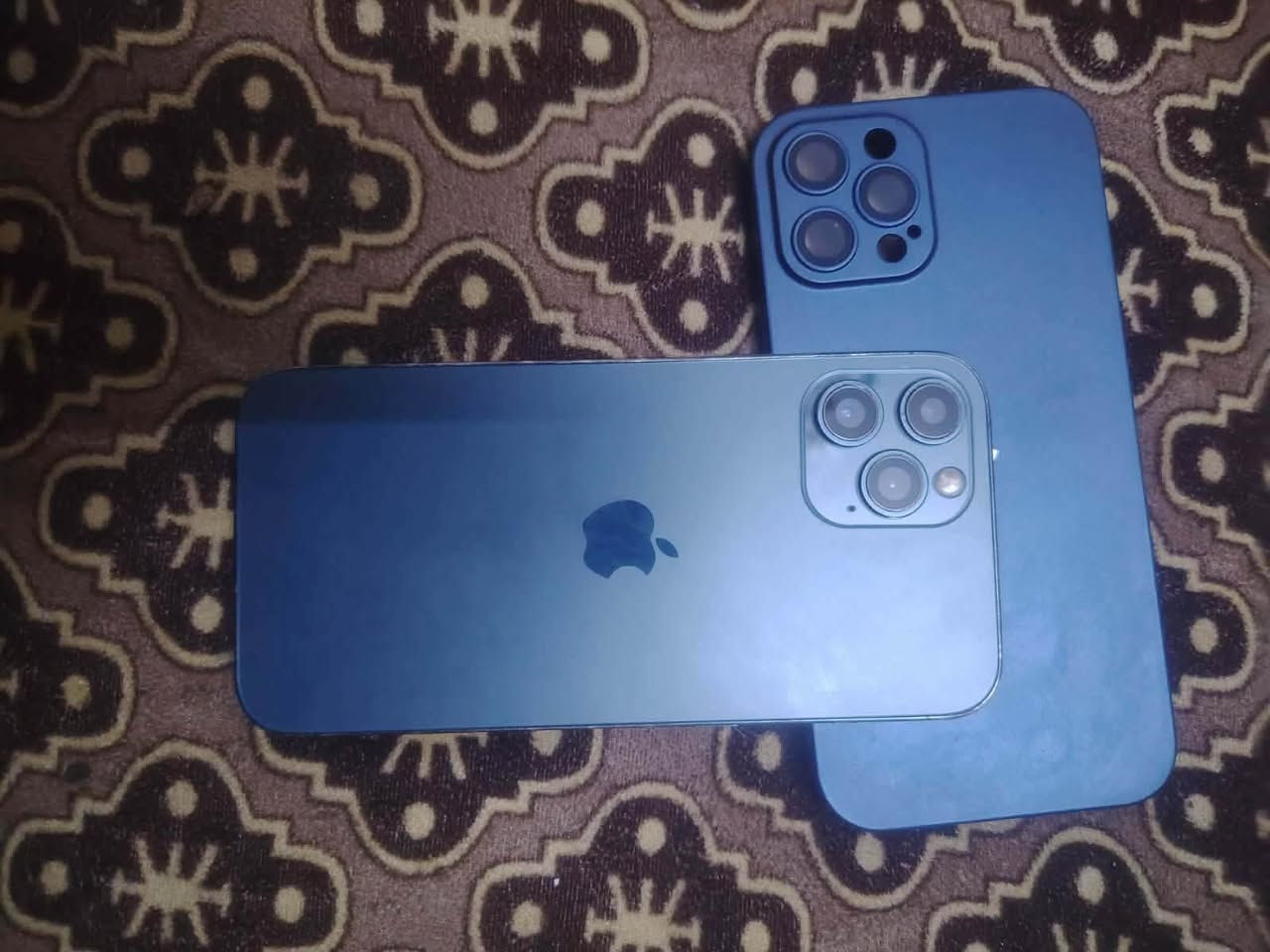 12برو ماكس امبدل شاشه أو بطاريه نضيف مآبي عيب 128سعر325شراي اتصل ***********
