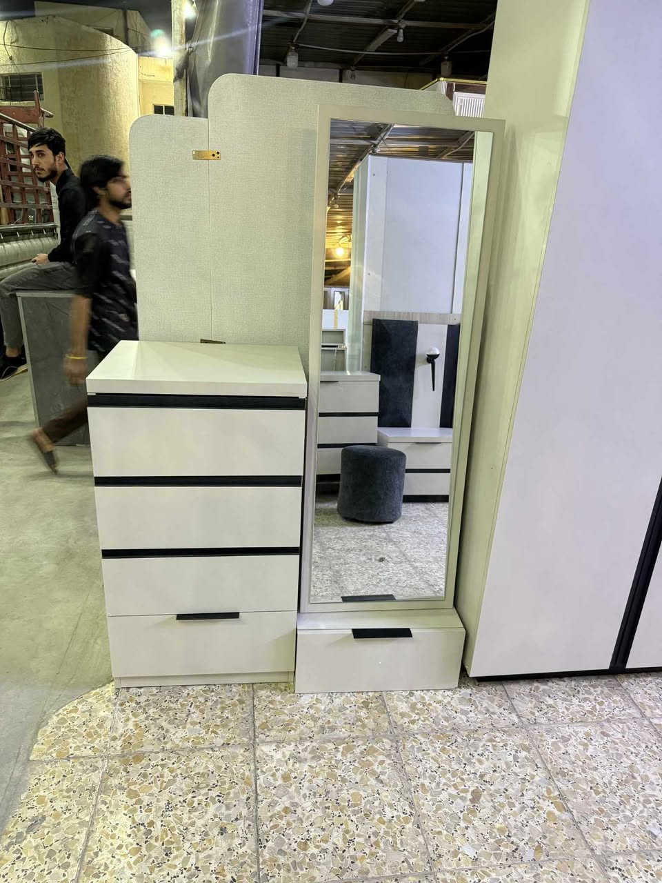 @إشارة ✨ غرفة تركي  مودرن  8قطع ✨
نظام أبواب هايدروليك مجرات هايدروليك  بروفايل فاخر
سرير مخزن جك 
 ضهر بلوك
 
 قماش وتر بروف أصلي
 سرير مخزن جك 
✨ نظافة 99/💯
🚚 شد ونقل مجاني داخل بغداد
📦 توصيل للمحافظات بأسعار رمزية
للحجز اخذ سكرين وتفضل خاص✨


**إذا كنت صاحب هذا الإعلان وتريد حذفه لأي سبب، رجاءا أرسل رسالة إلى الدعم الفني**