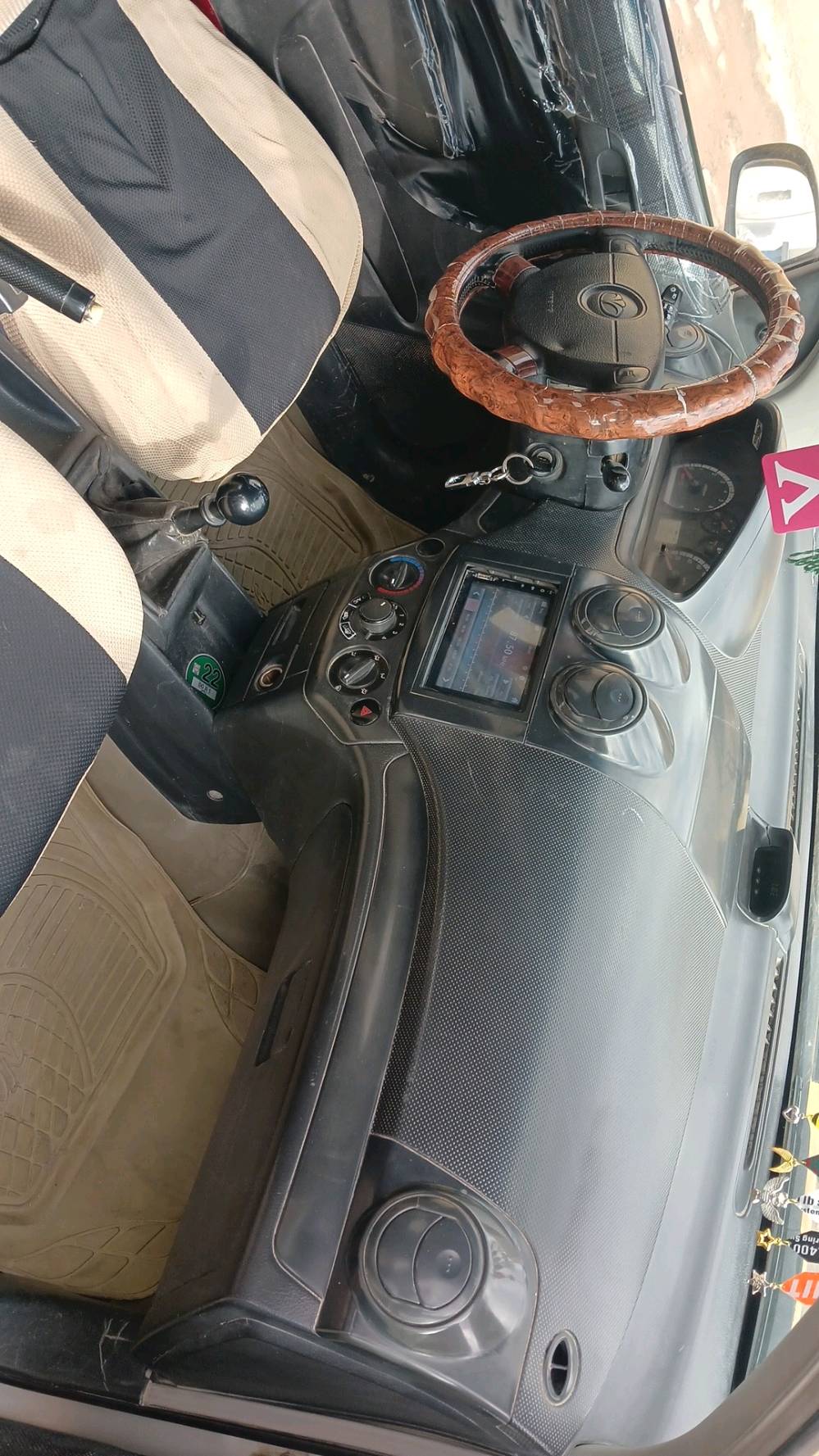 سلام عليكم
افيو للبيع في كربلاء  موديل 7 السياره احله من الصور رقم نكليزي بابل مصفره هيه وغرامات لا تتفع فلس اذا ما تكعد يم راعيه كير ومكينه خير من الله السياره بيه نواقص كهربايات شويه فقط ما بيه ضربه السياره بيه طخات صغار كلش السعر 47 وبيه مجال ***********
مراوس عادي حسب القناعه التفاصيل اكثر الاتصال 