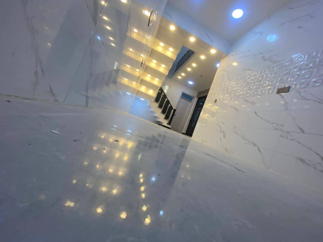 السلام عليكم ب١٣٨ مليون فقط
وشغل درجة أولى وبدون دلالية 
بيت مساحة ١٠٠ متر طابقين ٣ غرف نوم استقبال مطبخ صاله وصحيات ٢ العنوان بغداد الدورة البوعيثة مجمع السلطان الثاني تنازل شركة وإقرار محكمة للإستفسار ***********
