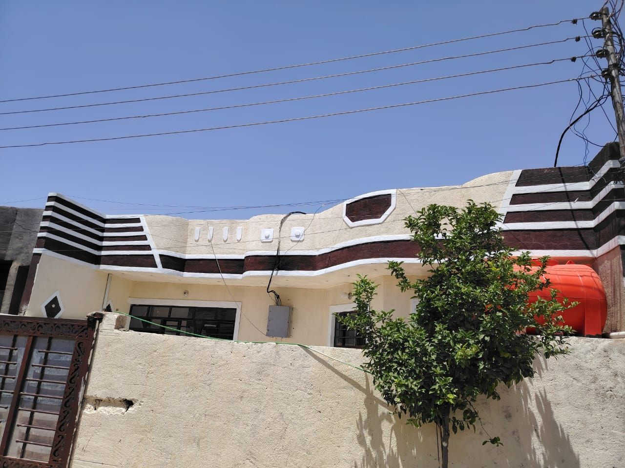 غرفتين نوم ٥في ٤ صاله والاستقبال ٧في ٤ حمام داخلي وتوليت داخلي كراج سياره مي اساله وسحب ذهبي مساحة الدار ٢٠٠ متر
عنوان ناحية الرشيد خط النفط يم غسل وتشحيم السعر ٨٠ مليون وبي مجال شي قليل
الهاتف ***********
          ***********
