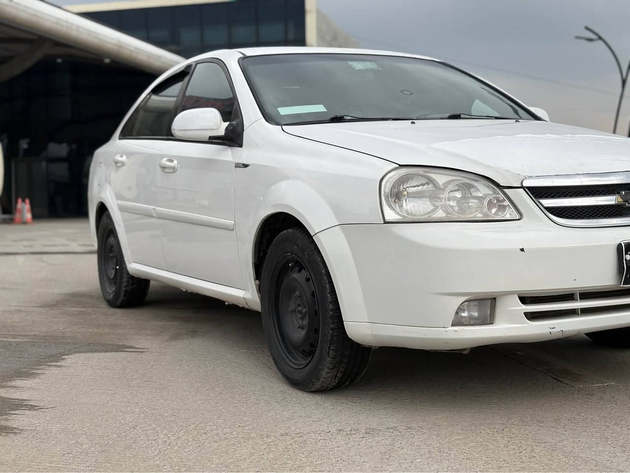 ئۆپترا ٢٠٠٥ 
ئارمی پلاستیکی هەولیر غرامەکەی هەموو دراوە و هیجی لەسەر نیە
چەمەلاغی دواوە لای سایەق بستیک بۆیاغە  باقی تر بی بیویاغ بی دەعم 
توندو و تۆڵ و بی مەسرەف مەکینە و گێر بەشەرت 
سەیارەکە تا بلێی خاوین و جوانە مالەکە خۆی دیارە 

سعرە ٧٢$ معامەلەیەکی کەم 
*********** رانية, السليمانية
