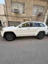 جيب لاريدو موديل 2020كامله بدون نواقص حادثه جاملغ جهة السايق او باب ال...