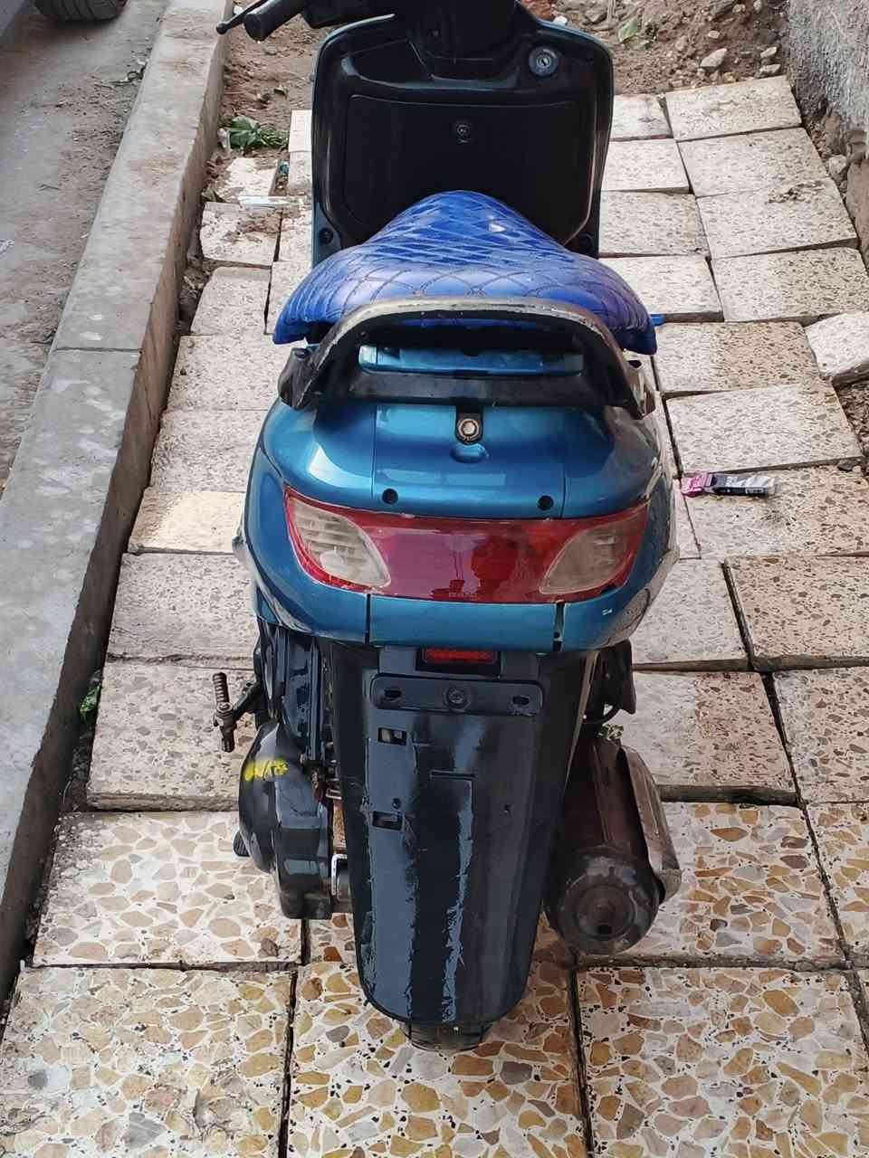 السلام عليكم دراجه فلاشه للبيع دراجه نضيفه كلش مال حاويه جاهزه من كلشي كهربائيات  كلها شغاله دبلات تخم تايرات مال حاويه بل جيس مكينه صار سبوع من جفتتها نعومه الف بل ميه بعدهي برقم الحاويه كشرتها زلغ مابيها سعر 500وبيها مجال للشراي مكان البصرة القرنه رقم بس واتساب (***********)
