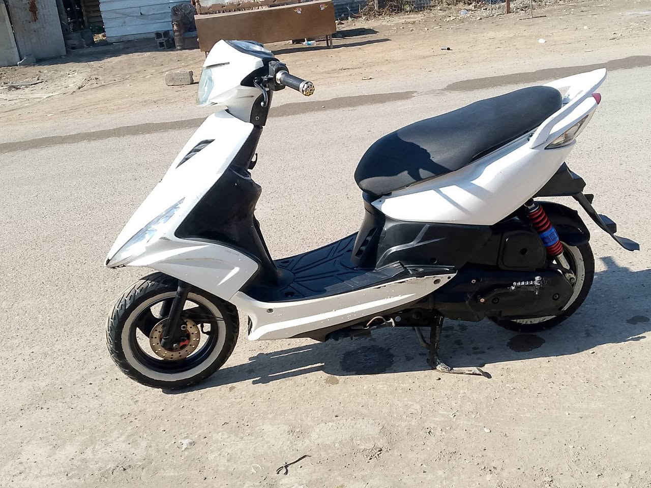 السلام عليكم للبيع دراجه ماكس مضلع موديل ٢٠١٠ كفرات ختم واحد كلهن تأيرات خط ابيض سواد كله بلاديه مختم كهربائيات كله شغاله من التايرت لتاير كله نقص واحد ما بيه شلعه أو معدل حلوه مكينه مفتوحه بلاد ٤٩ دراجه مال جناي السعر ٤٥٠ أو بيه مجال قليل مكاني محموديه رقم ‏‪***********‬‏ خاص موجود
