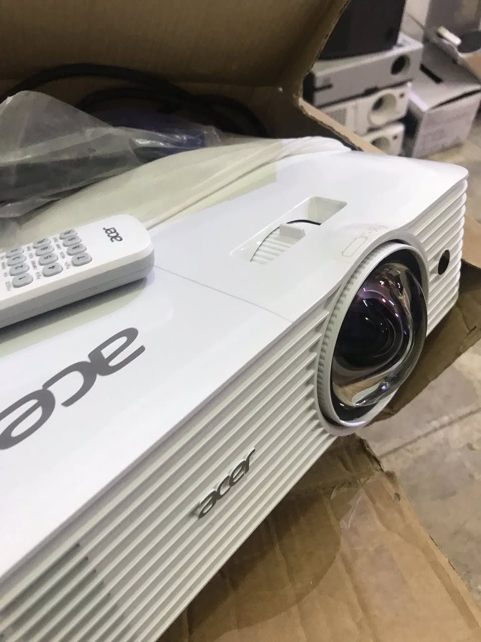 السلام عليكم .داتاشو نوع ايسر جديده سعر 300الف .مكتب صخر باب الشرجي ***********
