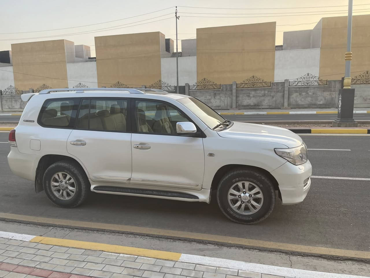 السلام عليكم مكلف بل نشر
للبيع لاندكروز GXRبريم موديل 2008رقم بغداد سنويه لل27بسمي سياره بيه فقد جاملغ امامي صبغ بدون دواخل باقي السياره مكفول كفاله عامه السعر 255وبيه مجال 
العنوان كربلاء المقدسه 
للاستفسار ‭٠٧٧٧ ٩٩٥ ٧٧٤٣‬
